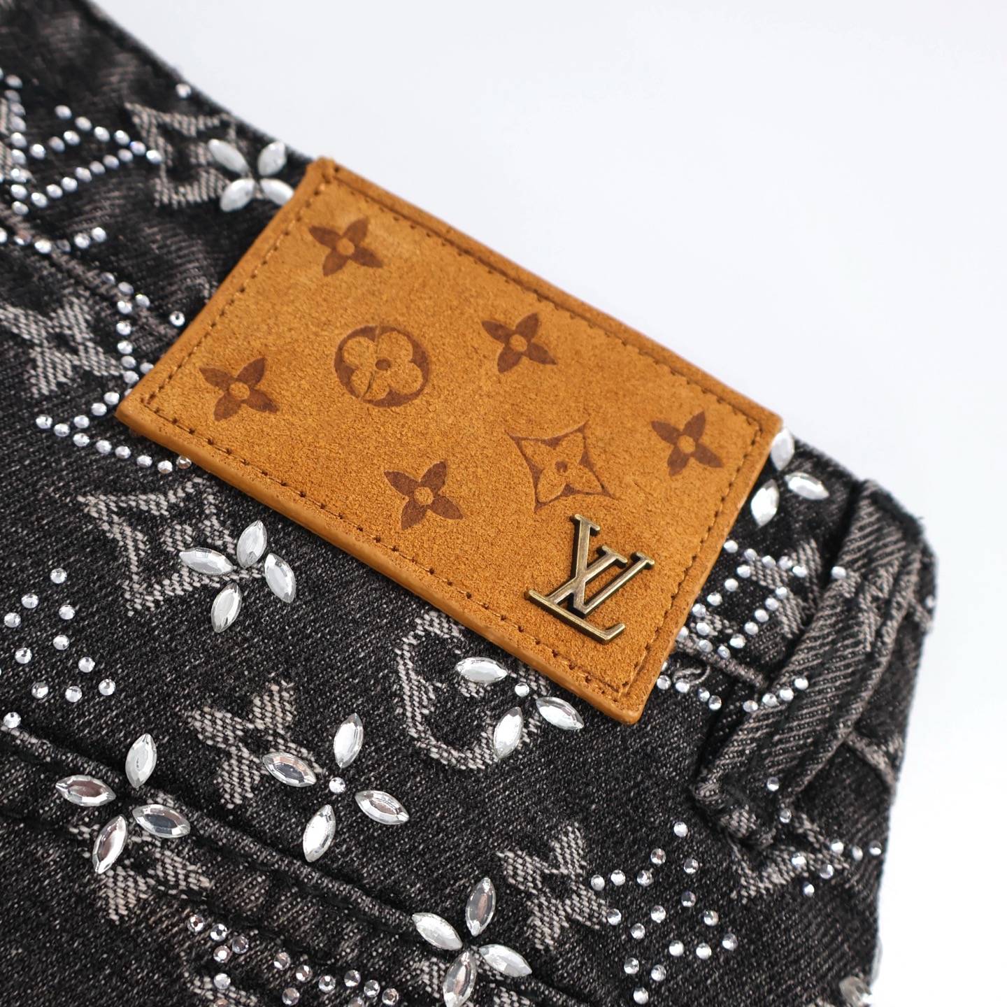 LOUIS VUITTON  路易威登 LV 字母logo满印烫钻牛仔裤 裤子 长裤 黑色 C0 1ABY8N