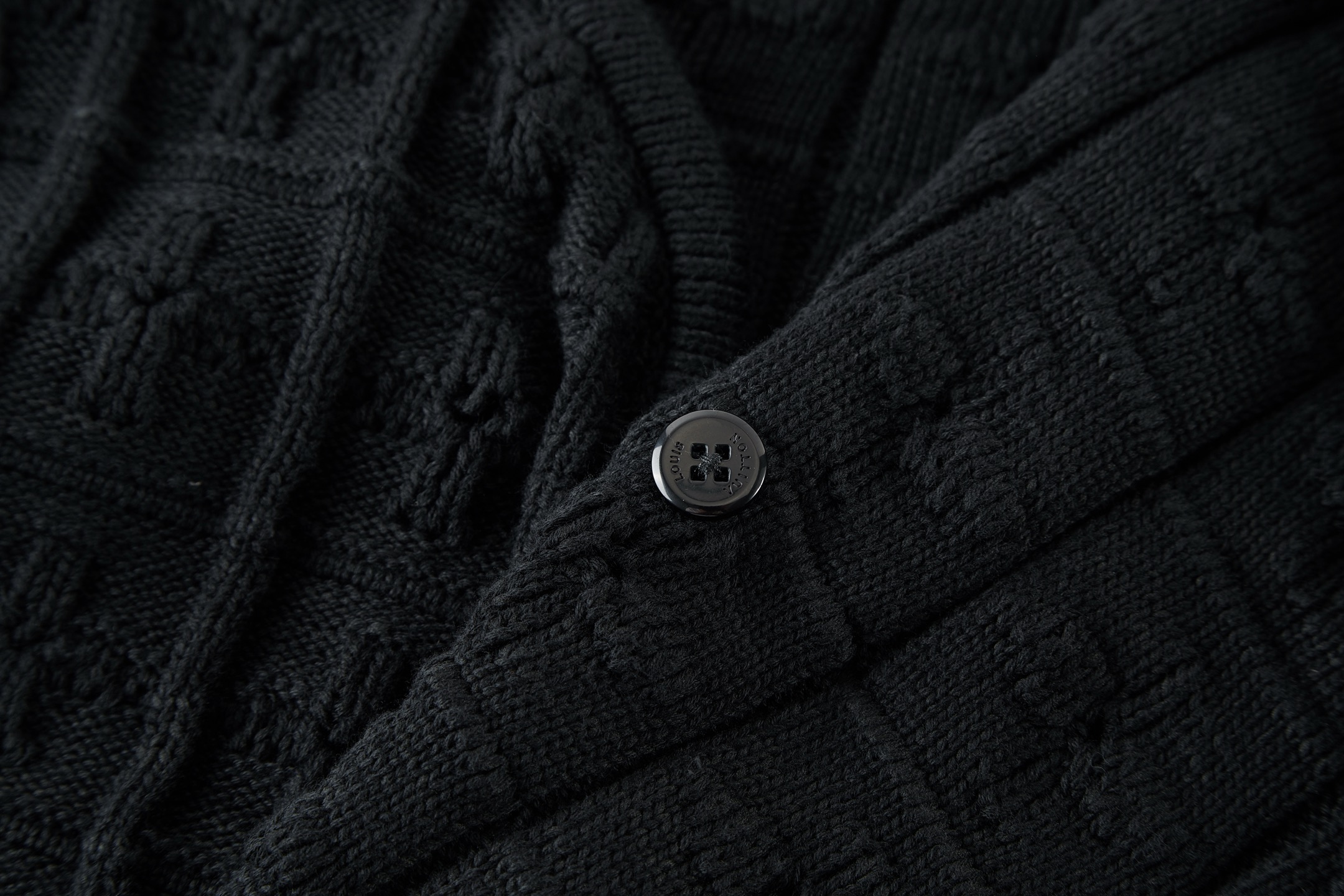 LOUIS VUITTON 路易威登 绞花字母logo双排扣针织开衫 毛衣 长袖 外套 黑色 B0 1AHVNI