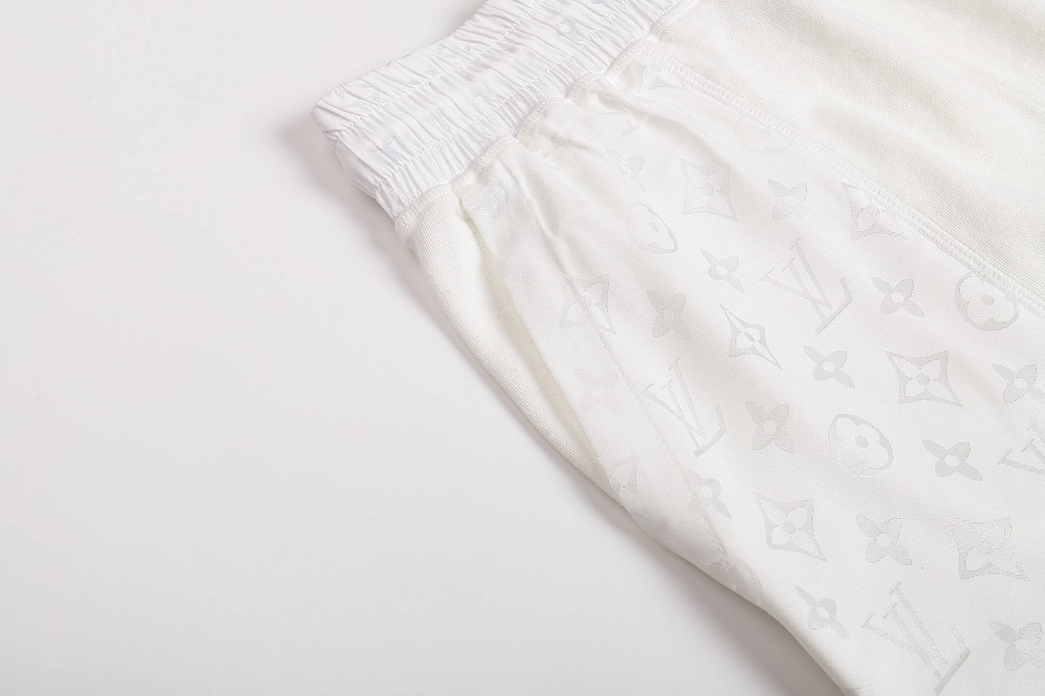 LOUIS VUITTON 路易威登 LV 暗纹老花贴布抽绳针织 短裤 休闲裤 裤子 五分裤 白色 A5 1AHVPK