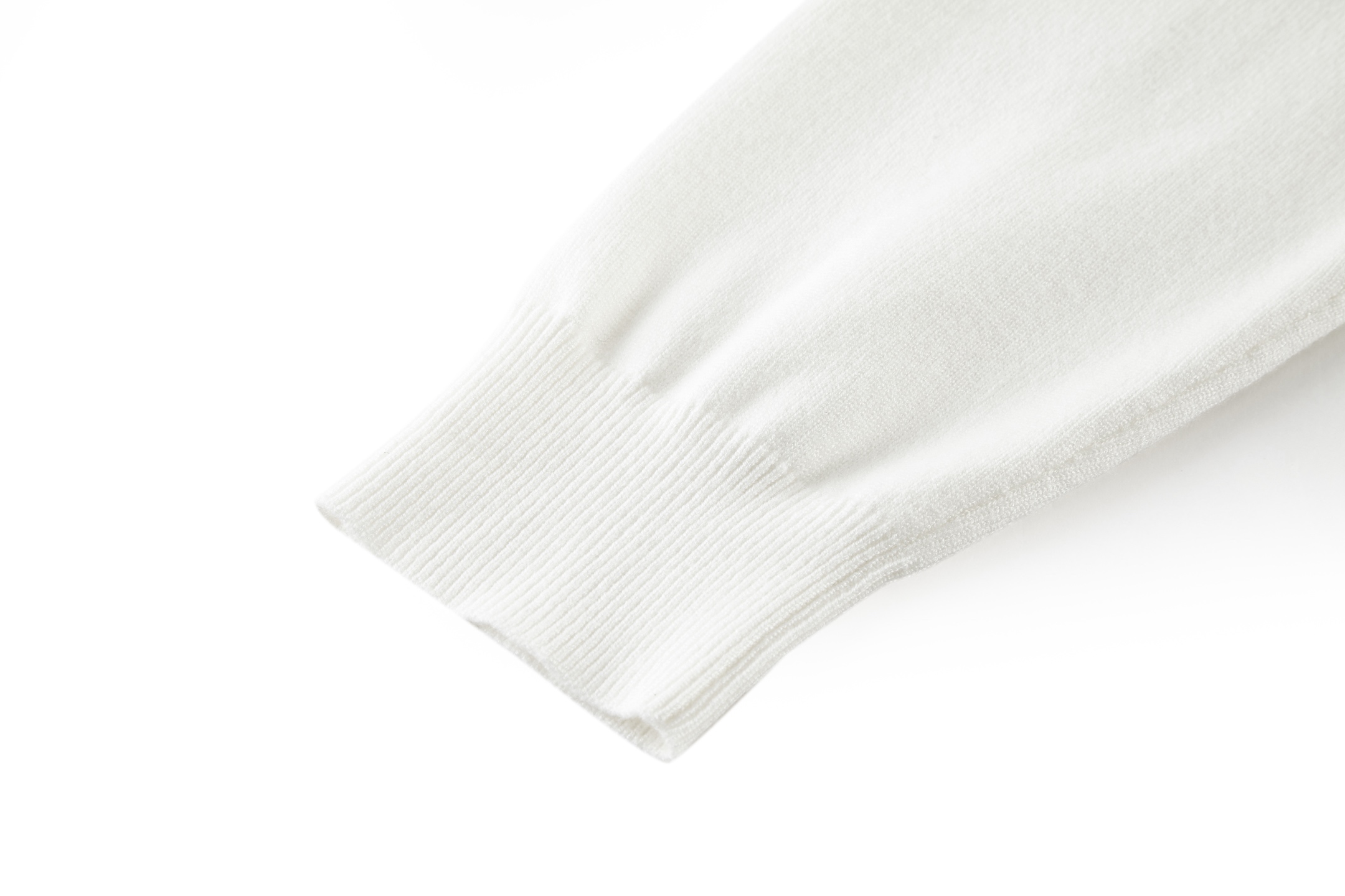 FENDI 芬迪 五金徽标圆领毛衣 针织衫 长袖 黑色 白色 B0 FZX091AU84F0ZNZ