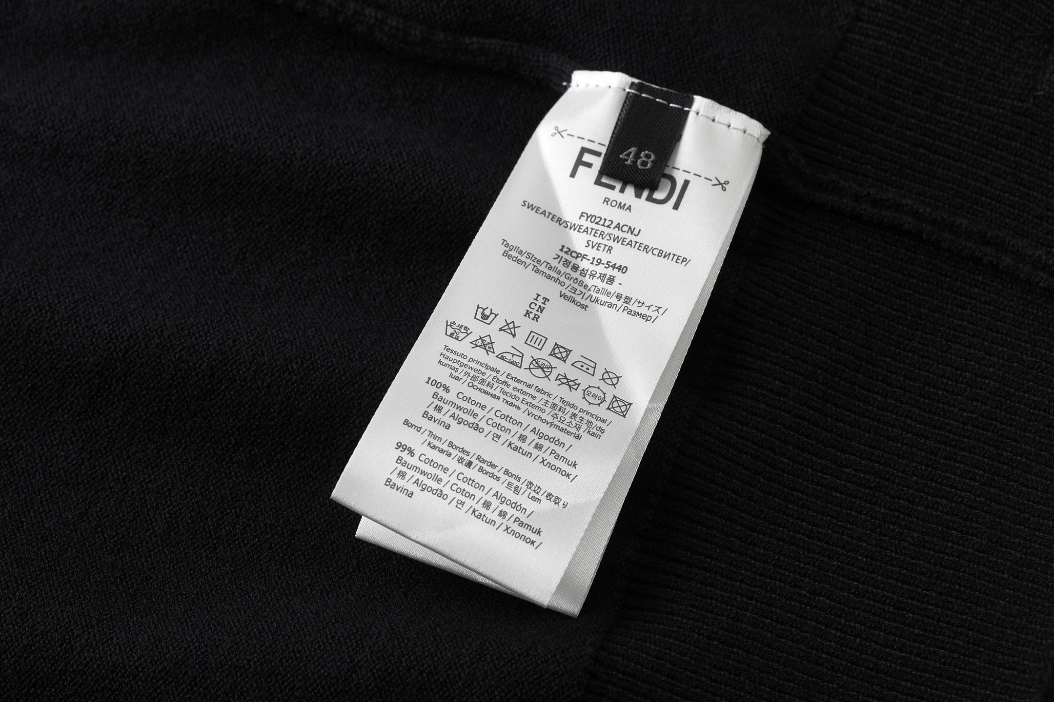 FENDI 芬迪 五金徽标圆领毛衣 针织衫 长袖 黑色 白色 B0 FZX091AU84F0ZNZ