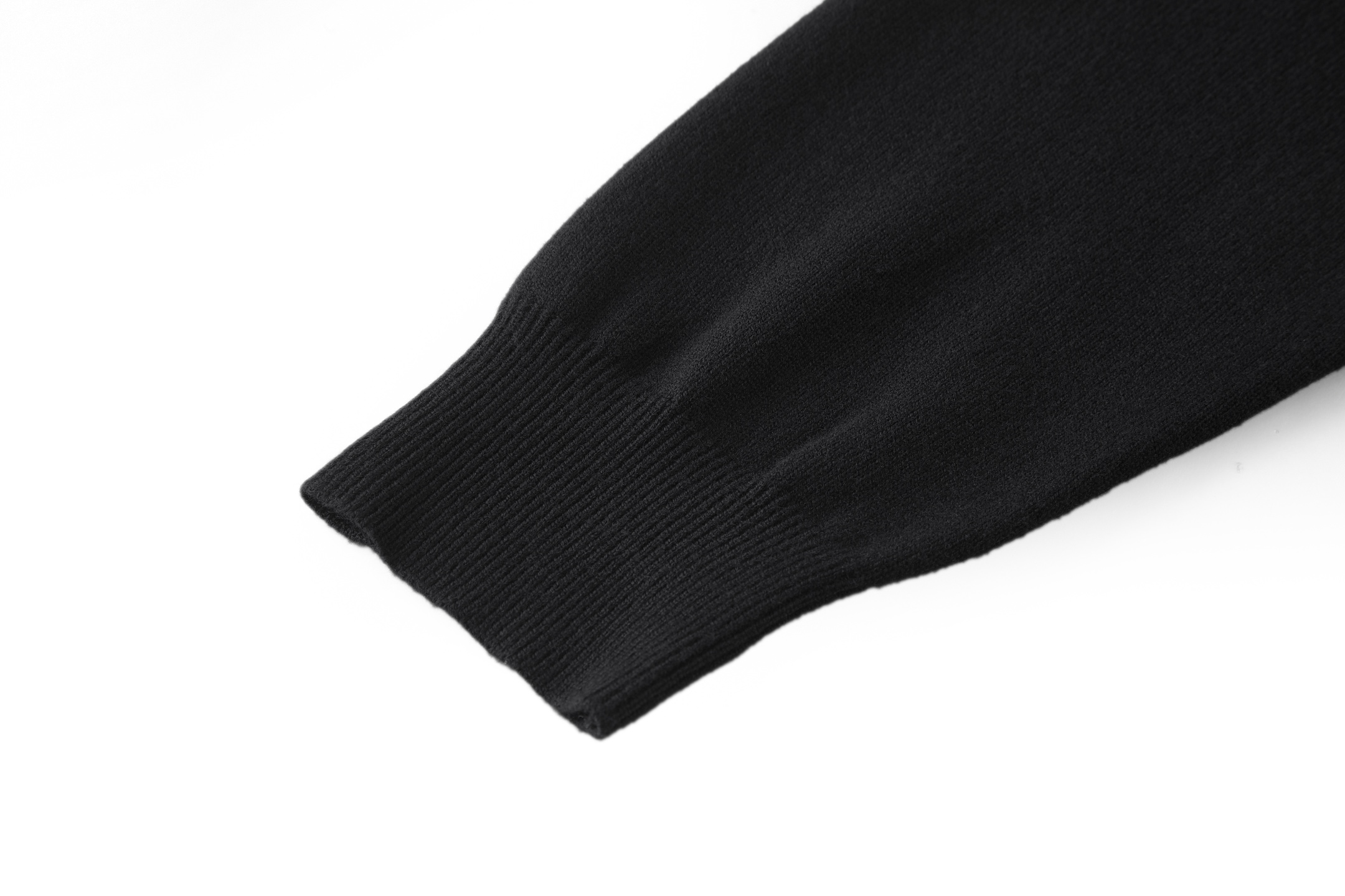 FENDI 芬迪 五金徽标圆领毛衣 针织衫 长袖 黑色 白色 B0 FZX091AU84F0ZNZ