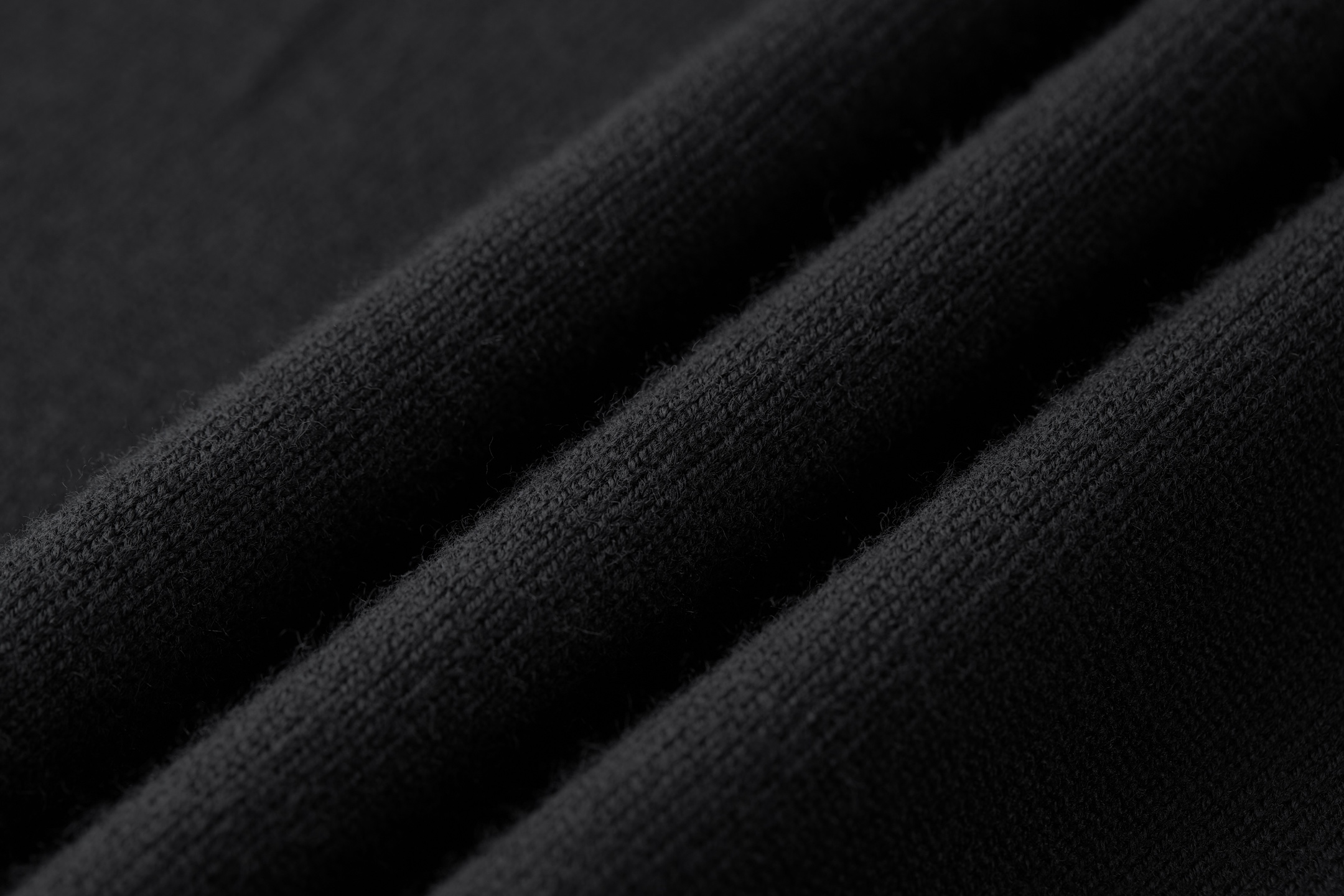 FENDI 芬迪 五金徽标圆领毛衣 针织衫 长袖 黑色 白色 B0 FZX091AU84F0ZNZ