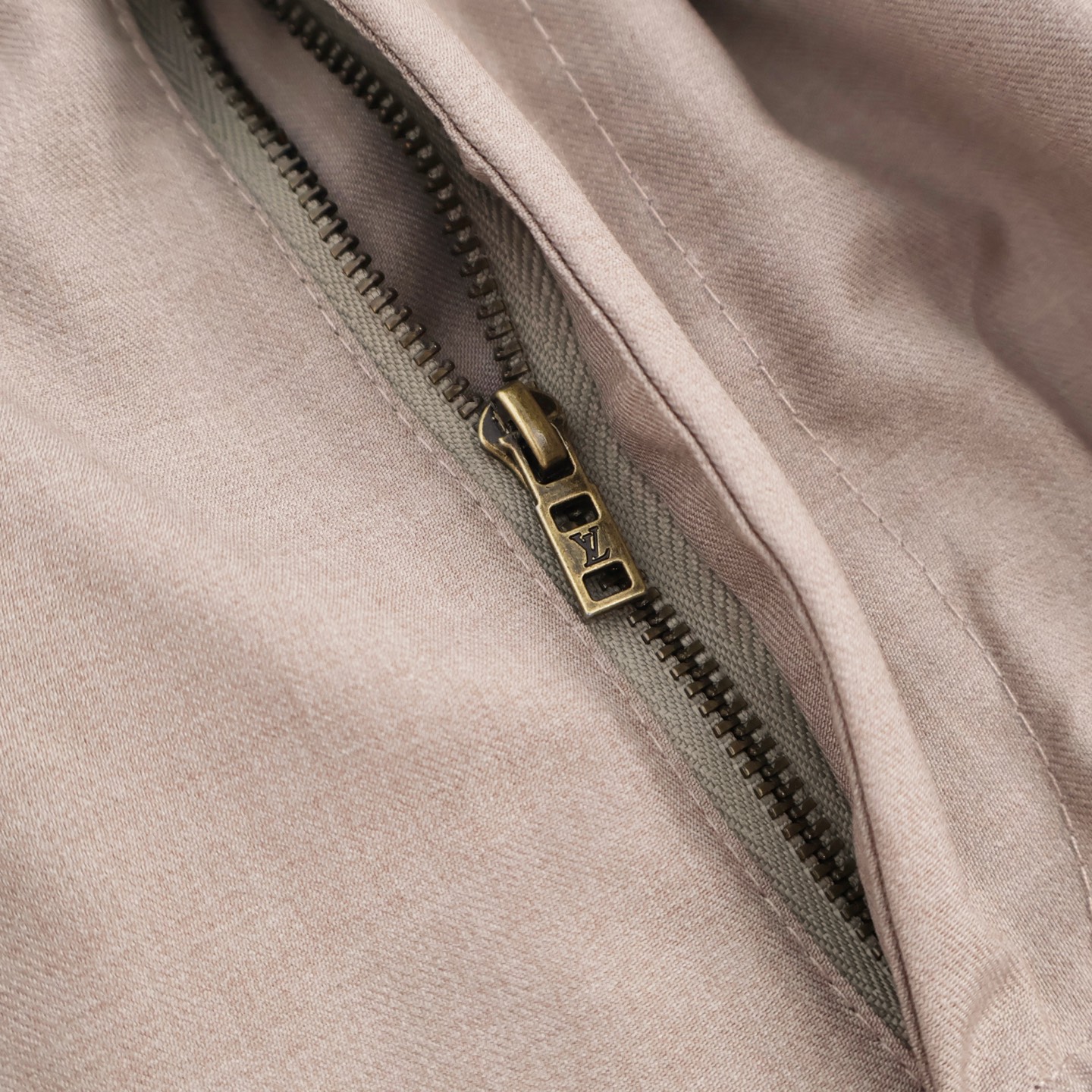 LOUIS VUITTON  路易威登 LV 纯色羊毛直筒西裤 裤子 长裤 卡其色 B0 1AHVRH