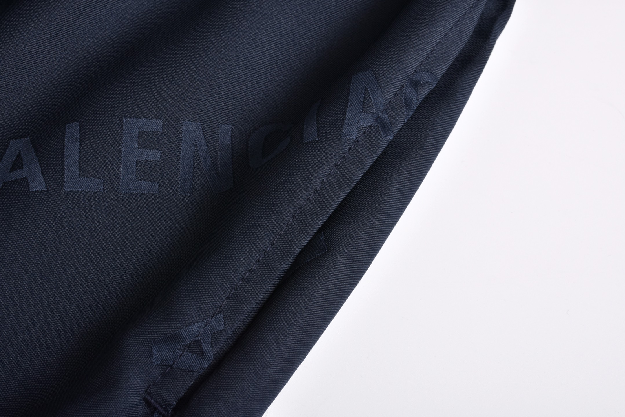 Balenciaga 巴黎世家 弹幕字母logo松紧腰运动裤 短裤 裤子 休闲裤 深蓝色 A2 746223TOO134100