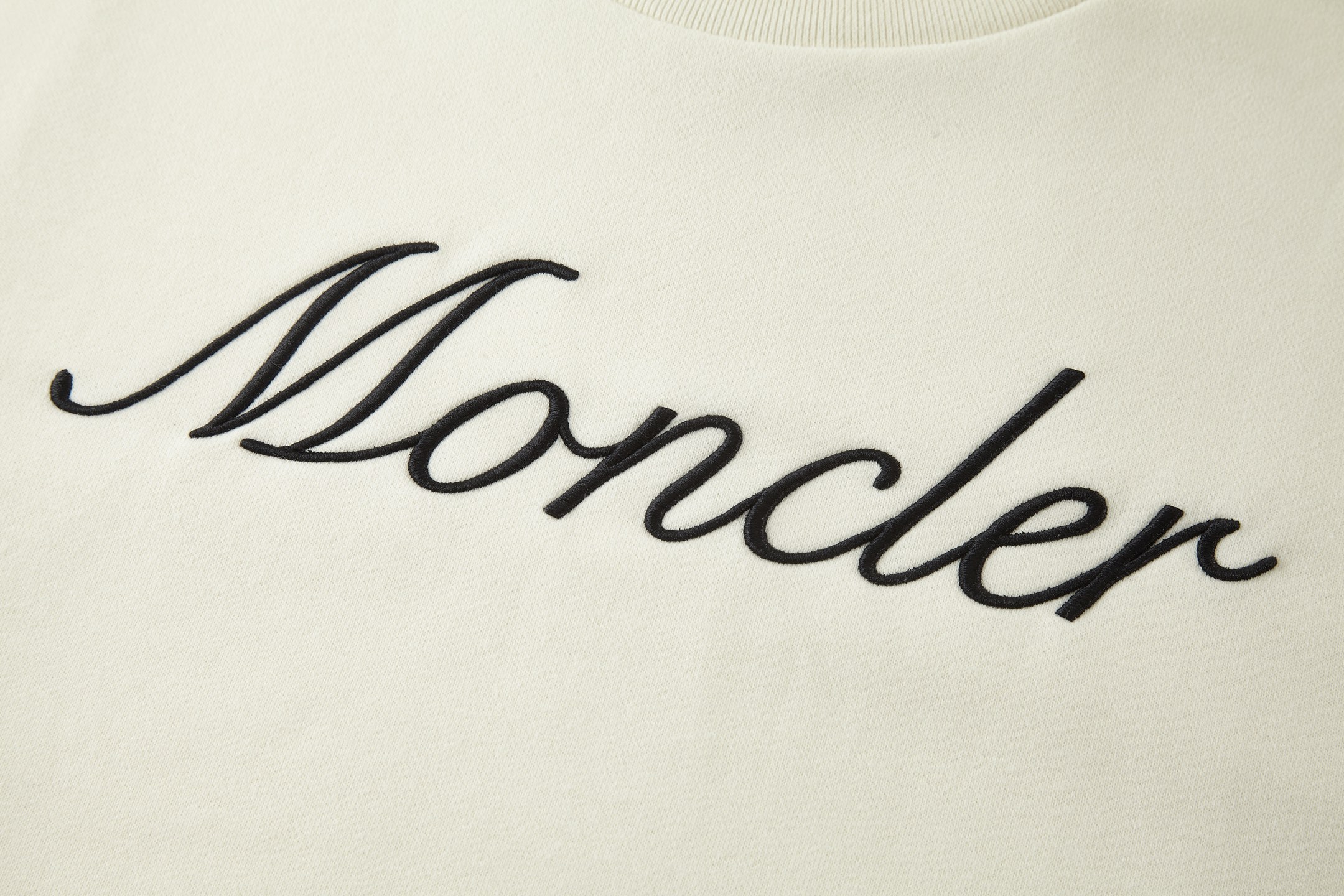 Moncler 蒙口 刺绣字母logo圆领卫衣 秋冬 外套 黑色 白色 A5 K10918G0003389AUJ999