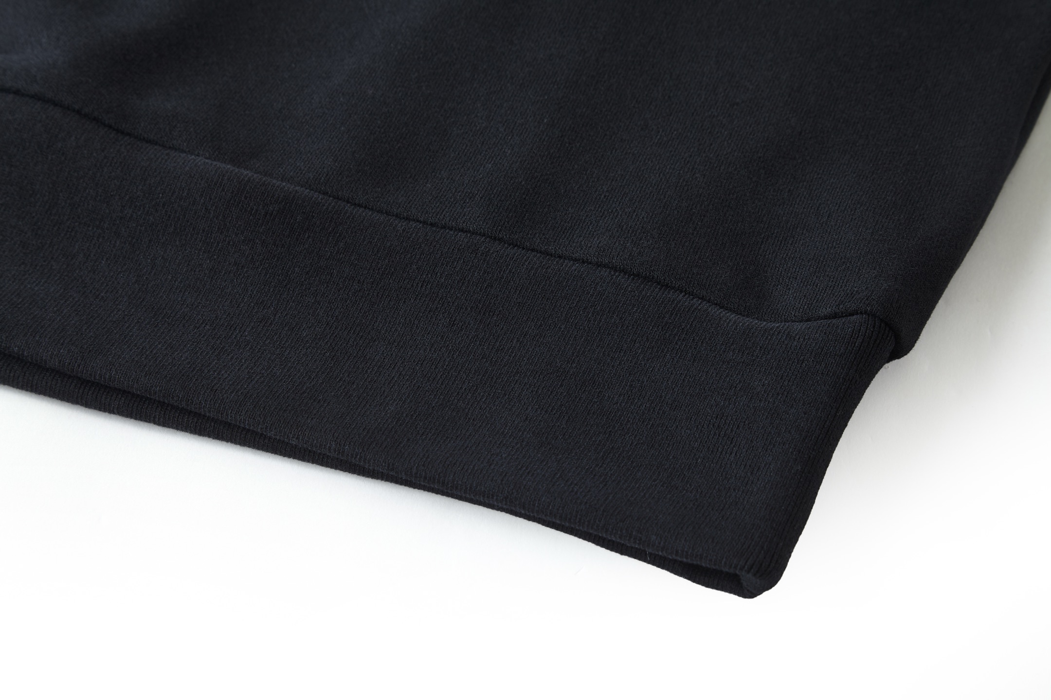 Moncler 蒙口 刺绣字母logo圆领卫衣 秋冬 外套 黑色 白色 A5 K10918G0003389AUJ999