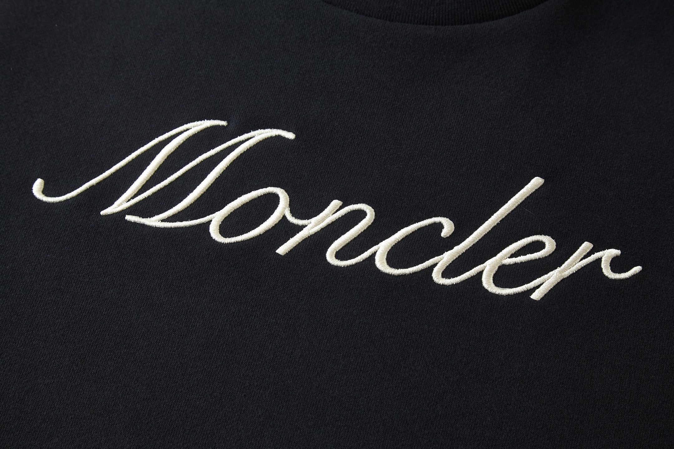 Moncler 蒙口 刺绣字母logo圆领卫衣 秋冬 外套 黑色 白色 A5 K10918G0003389AUJ999