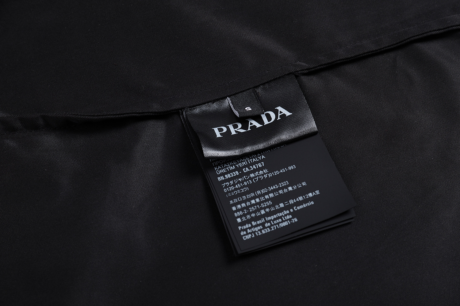 PRADA 普拉达 纯色logo徽标拉链翻领夹克 长袖 外套 黑色 A5 SC810-16HH-F0002-S-OOO