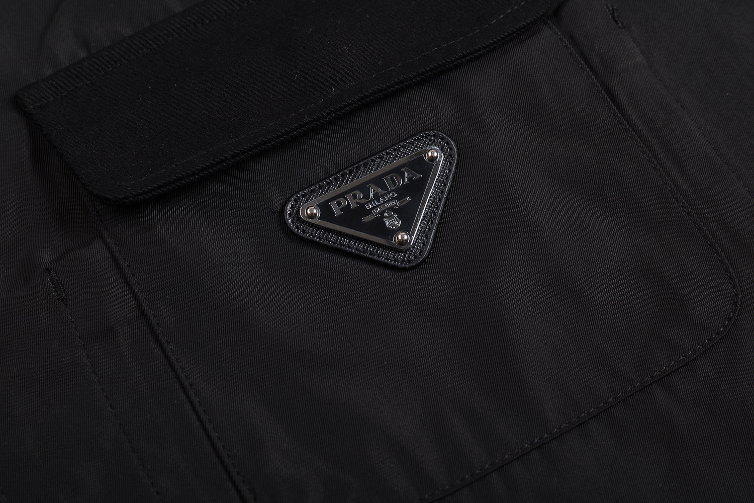 PRADA 普拉达 纯色logo徽标拉链翻领夹克 长袖 外套 黑色 A5 SC810-16HH-F0002-S-OOO