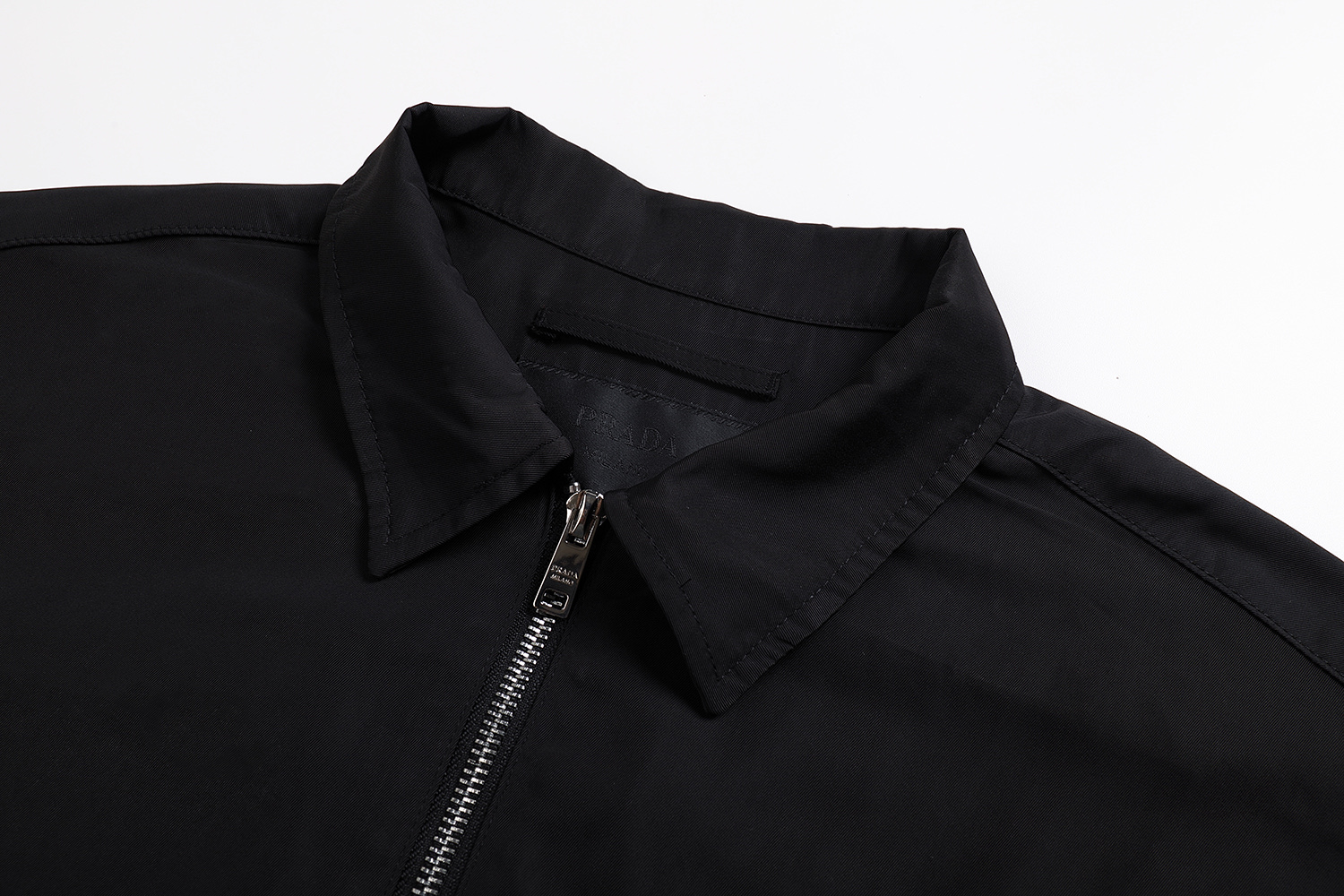 PRADA 普拉达 纯色logo徽标拉链翻领夹克 长袖 外套 黑色 A5 SC810-16HH-F0002-S-OOO