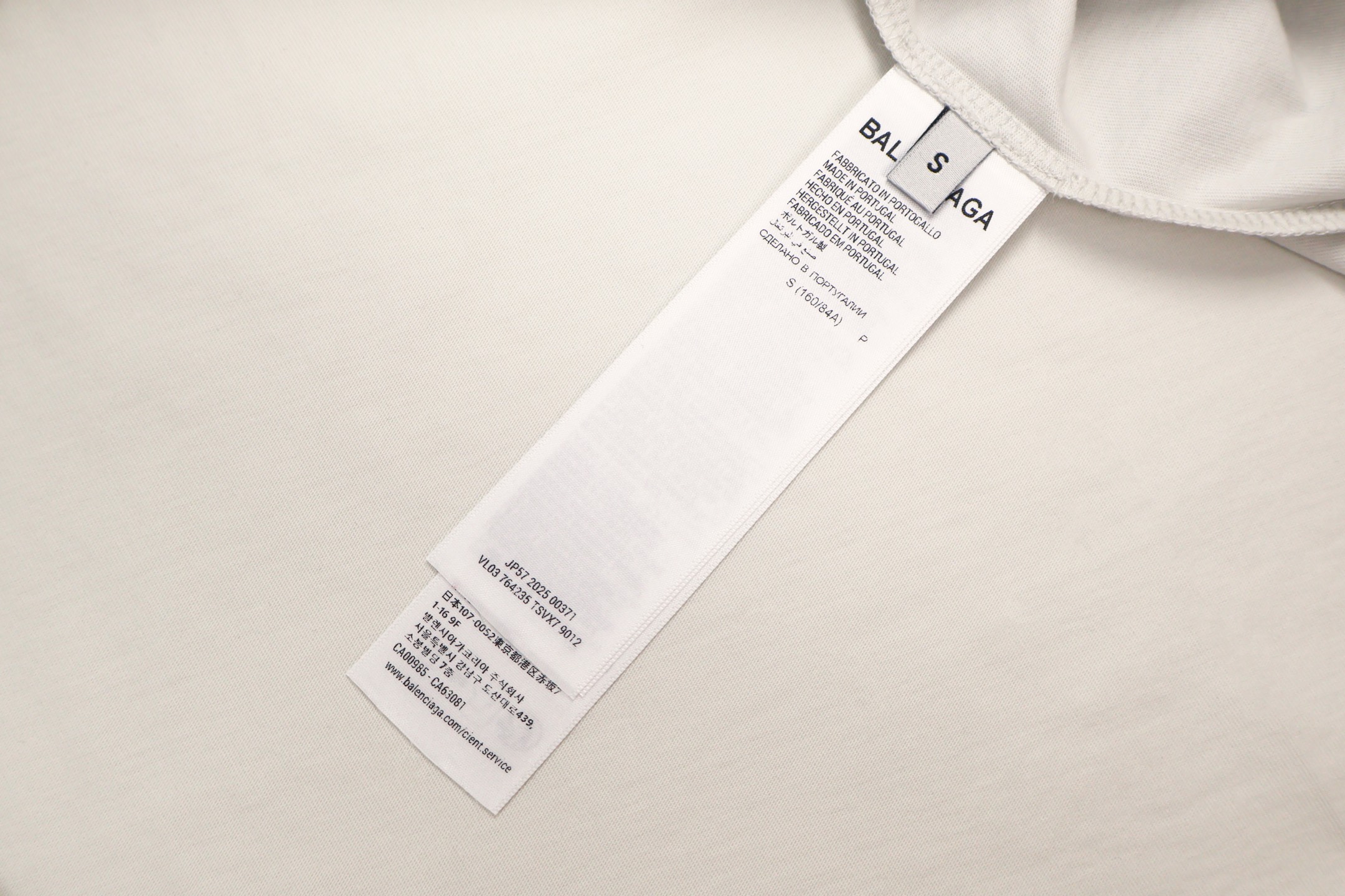 Balenciaga 巴黎世家 七夕限定爱心字母logo印花短袖 T恤 圆领 短款 夏季 黑色 白色 A2 764235TSVX71000