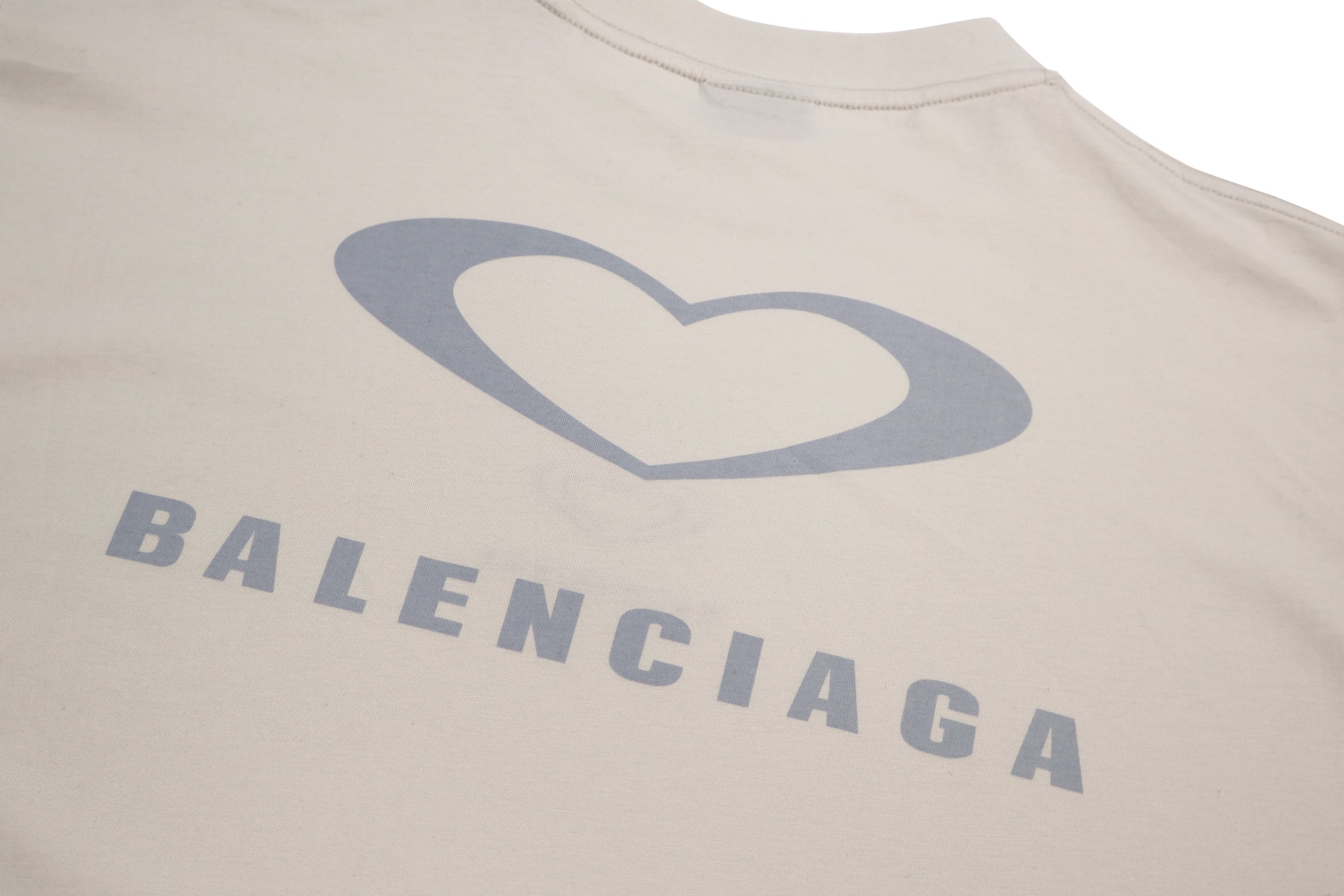 Balenciaga 巴黎世家 七夕限定爱心字母logo印花短袖 T恤 圆领 短款 夏季 黑色 白色 A2 764235TSVX71000