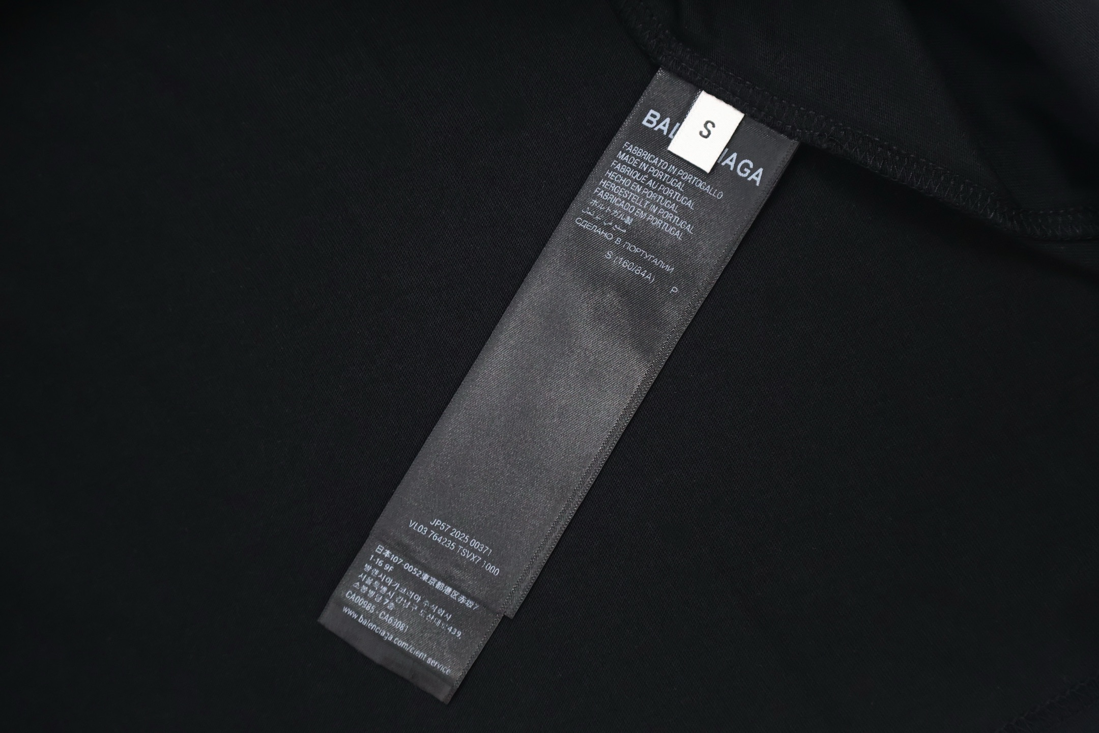 Balenciaga 巴黎世家 七夕限定爱心字母logo印花短袖 T恤 圆领 短款 夏季 黑色 白色 A2 764235TSVX71000