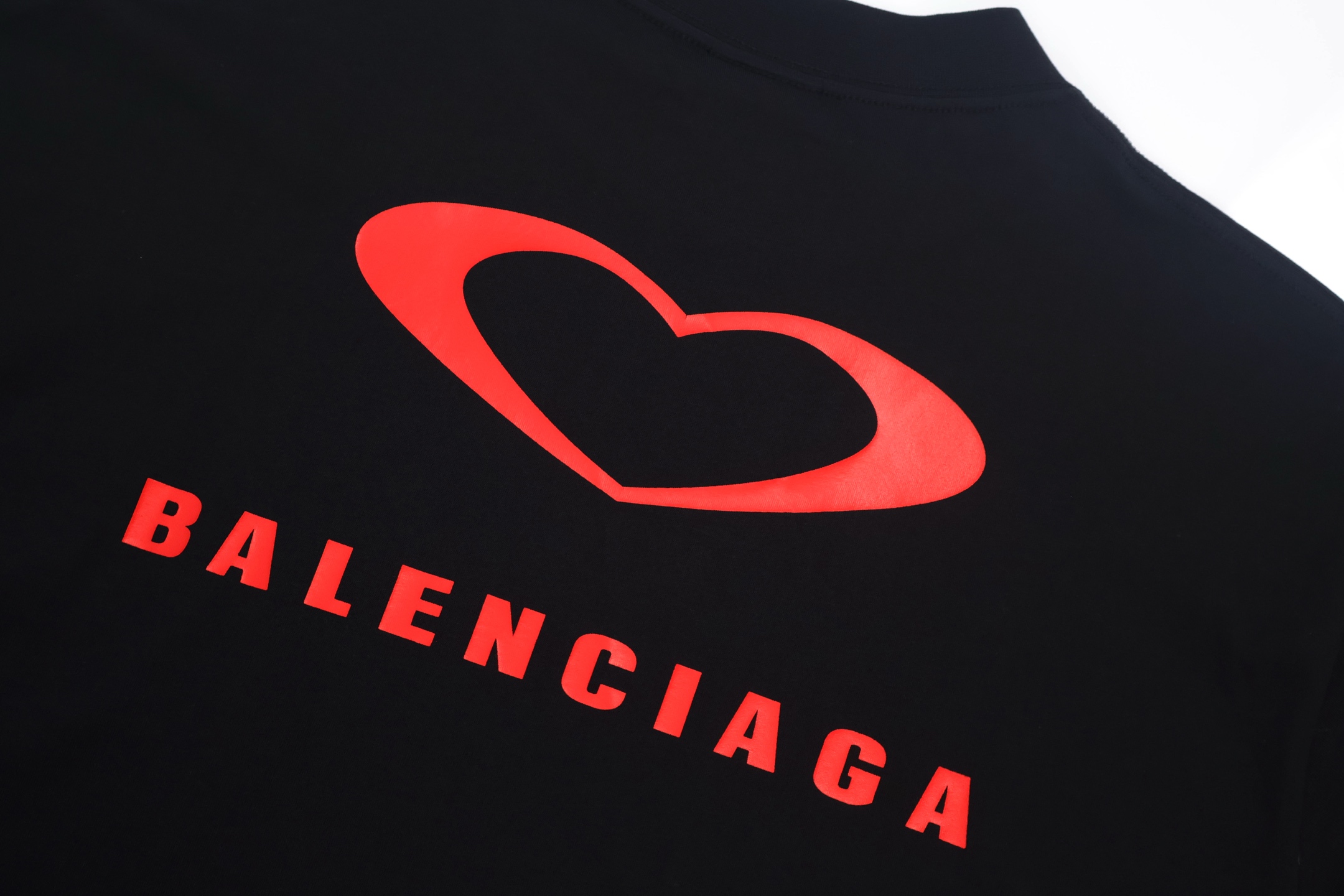 Balenciaga 巴黎世家 七夕限定爱心字母logo印花短袖 T恤 圆领 短款 夏季 黑色 白色 A2 764235TSVX71000