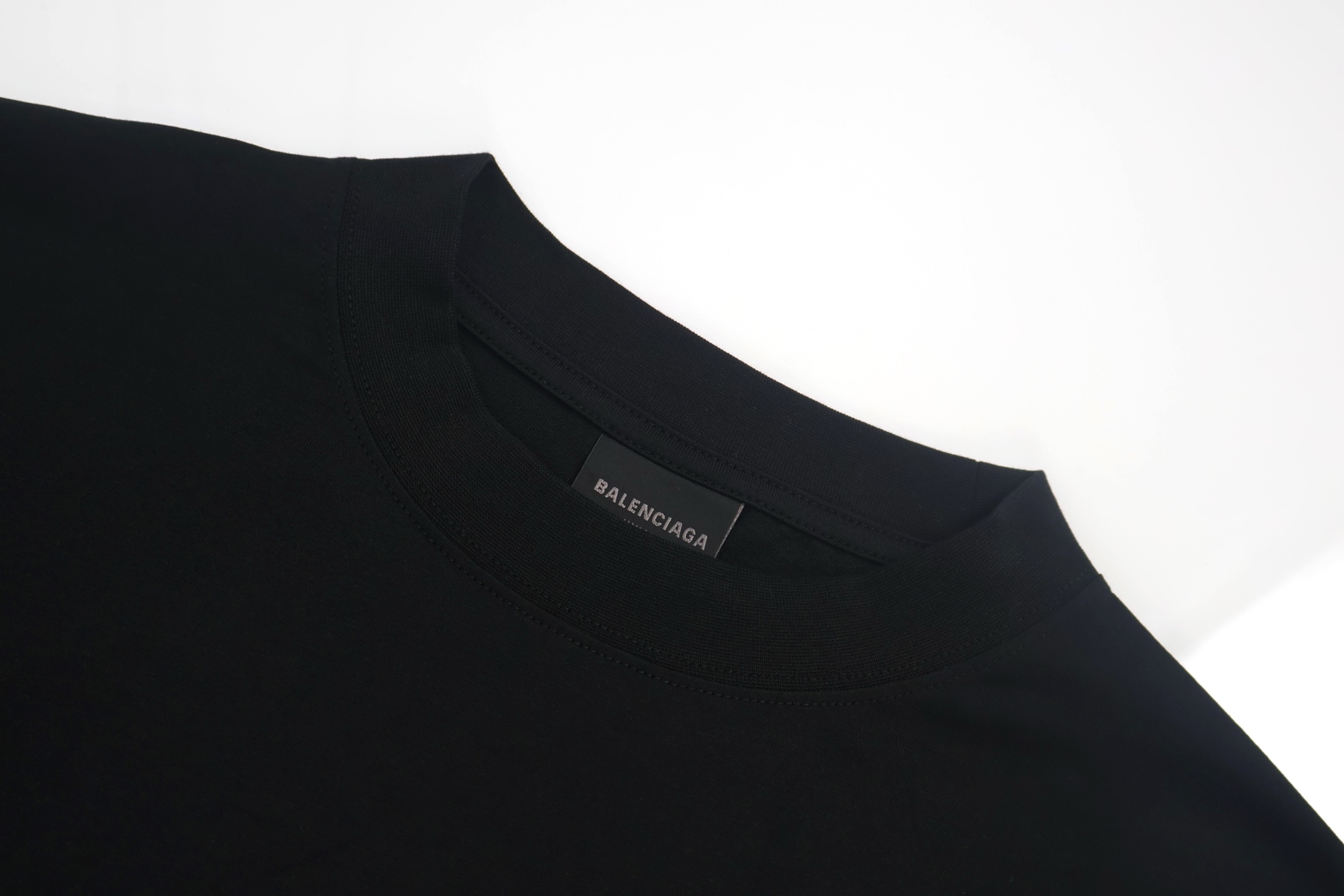 Balenciaga 巴黎世家 七夕限定爱心字母logo印花短袖 T恤 圆领 短款 夏季 黑色 白色 A2 764235TSVX71000