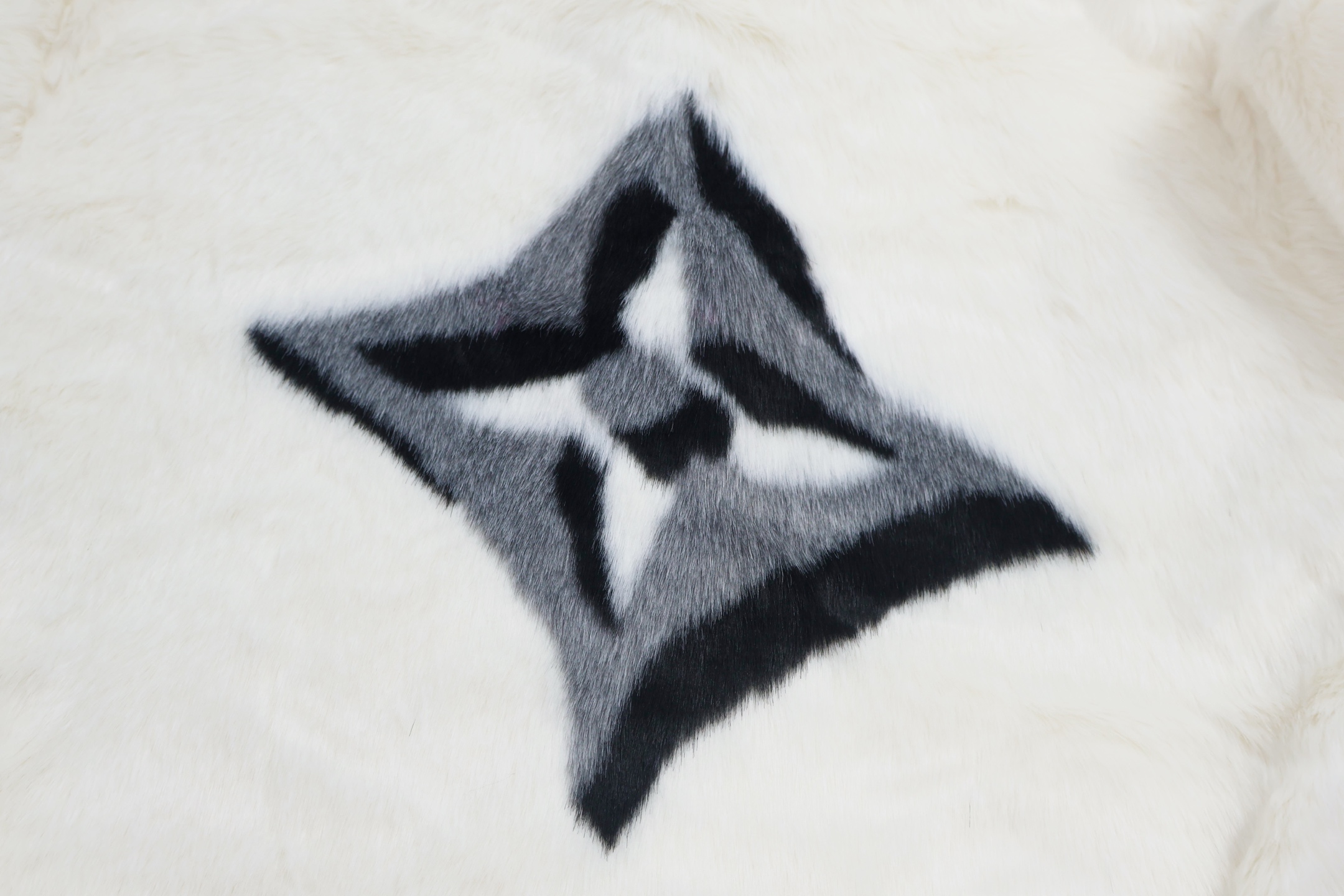 LOUIS VUITTON 路易威登 字母logo水貂毛皮草拉链连帽外套 夹克 长袖 白色 C0