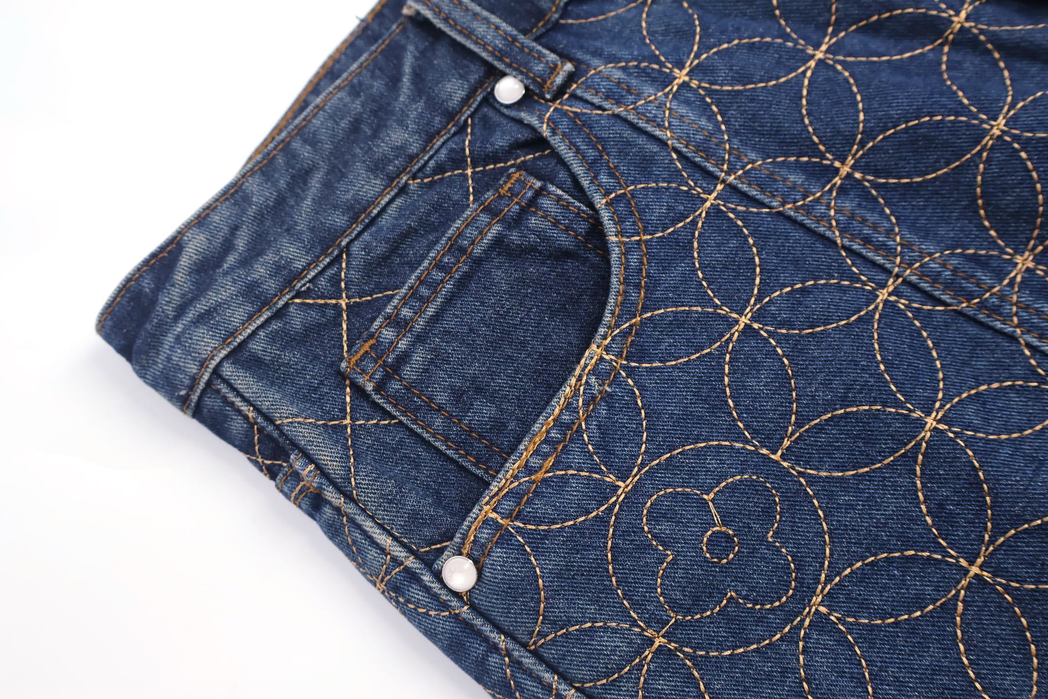 LOUIS VUITTON 路易威登 LV Nigo联名款 靴线绣花牛仔裤 七分裤 短裤  裤子 蓝色 B0 1AILV4