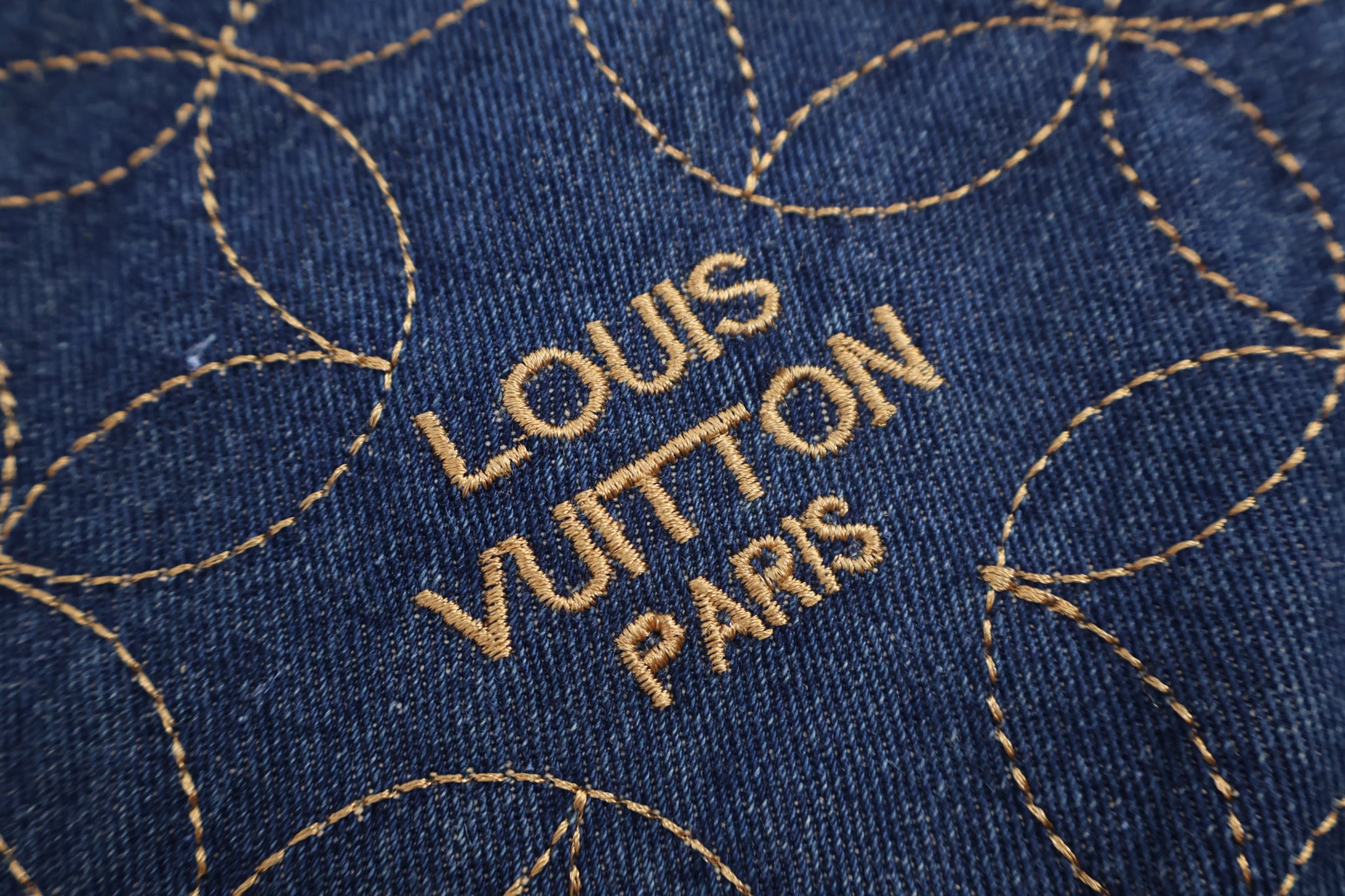 LOUIS VUITTON 路易威登 LV Nigo联名款 靴线绣花牛仔裤 七分裤 短裤  裤子 蓝色 B0 1AILV4