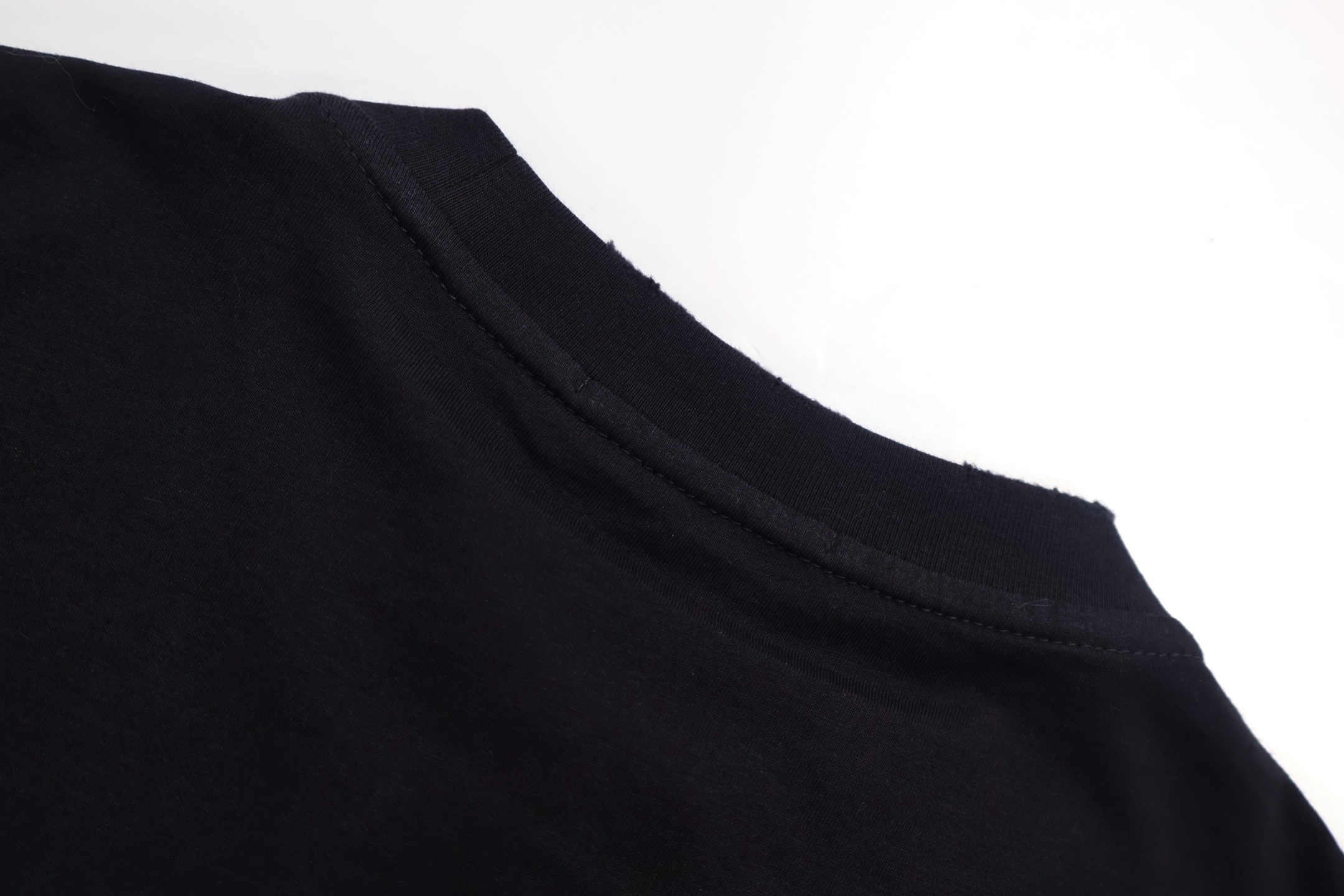 PRADA 普拉达 纯色贴标圆领T恤 打底衫 长袖 黑色 A5 