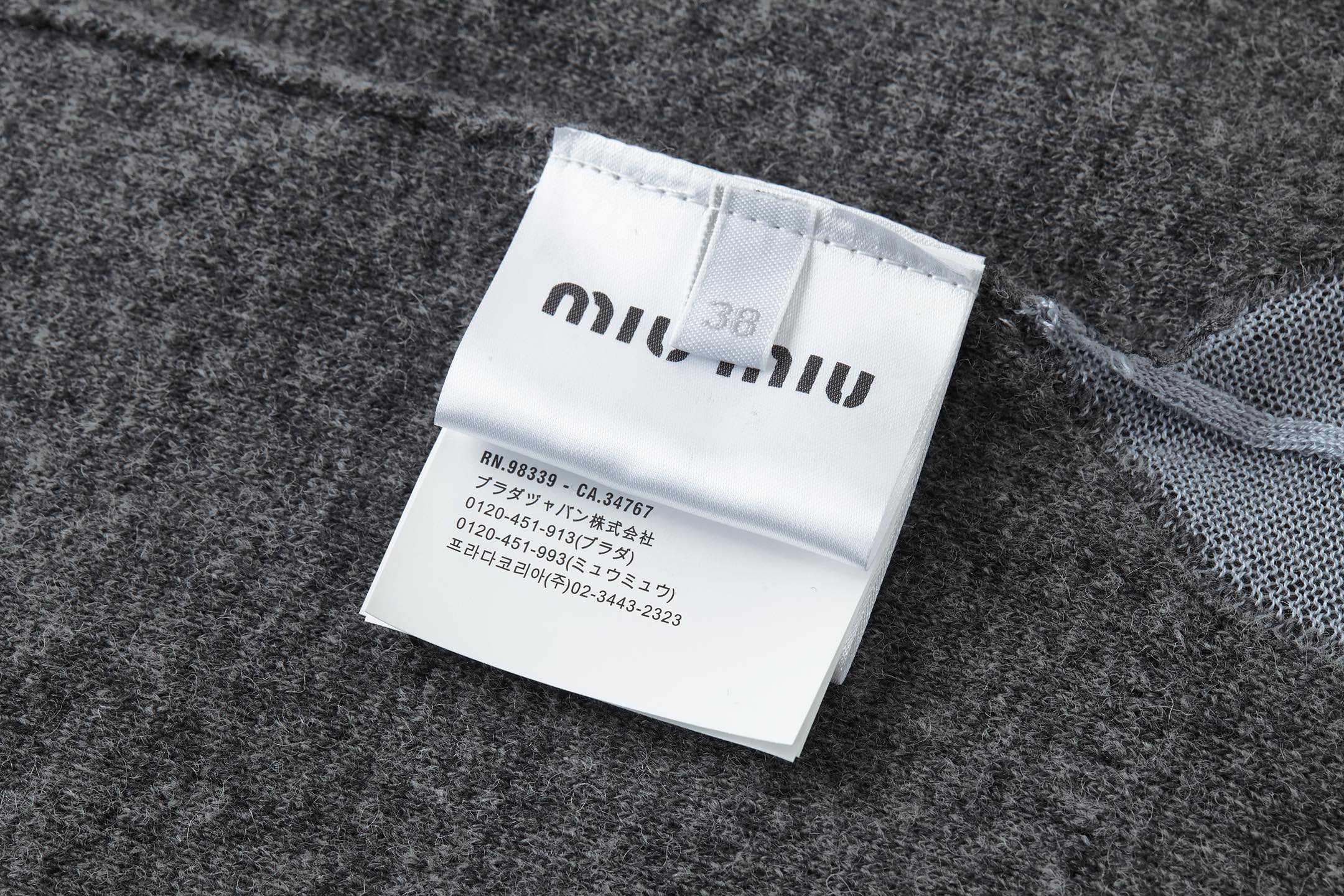 MIU MIU 缪缪 徽标假两件针织Polo领毛衣 长袖 灰色 B0 MMLA61-16ON-F0JQG-S-OOO