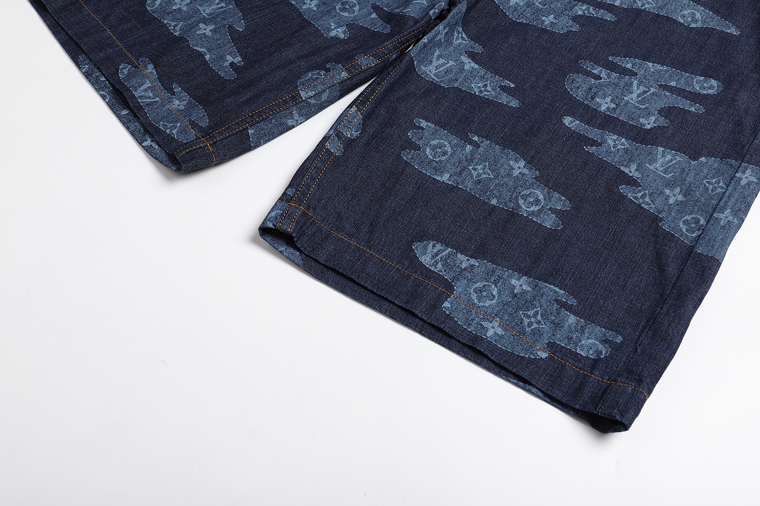 LOUIS VUITTON 路易威登 LV Nigo联名款 云朵青年布牛仔短裤 休闲裤 裤子 蓝色 A5 1AILU3