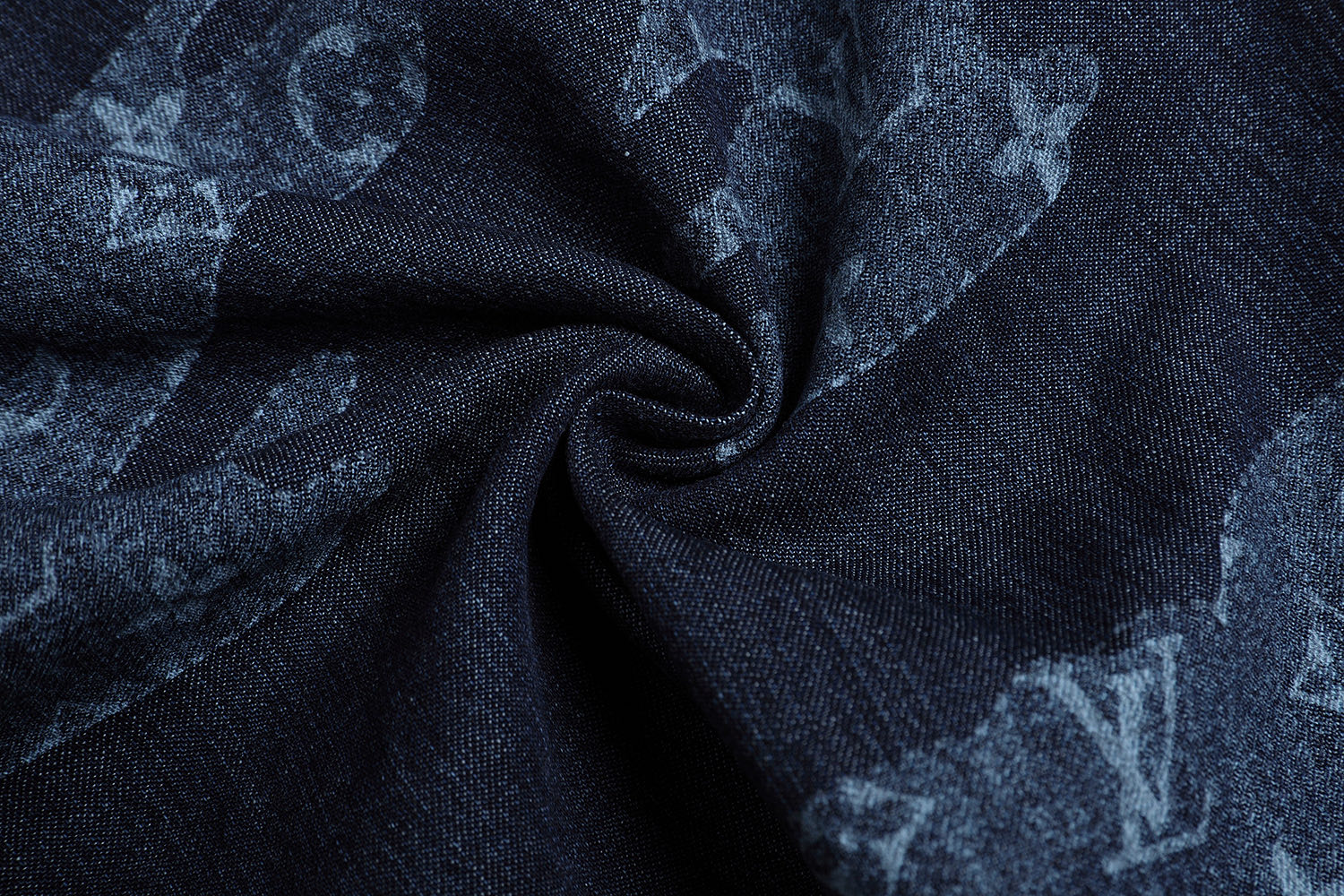 LOUIS VUITTON 路易威登 LV Nigo联名款 云朵青年布牛仔短裤 休闲裤 裤子 蓝色 A5 1AILU3