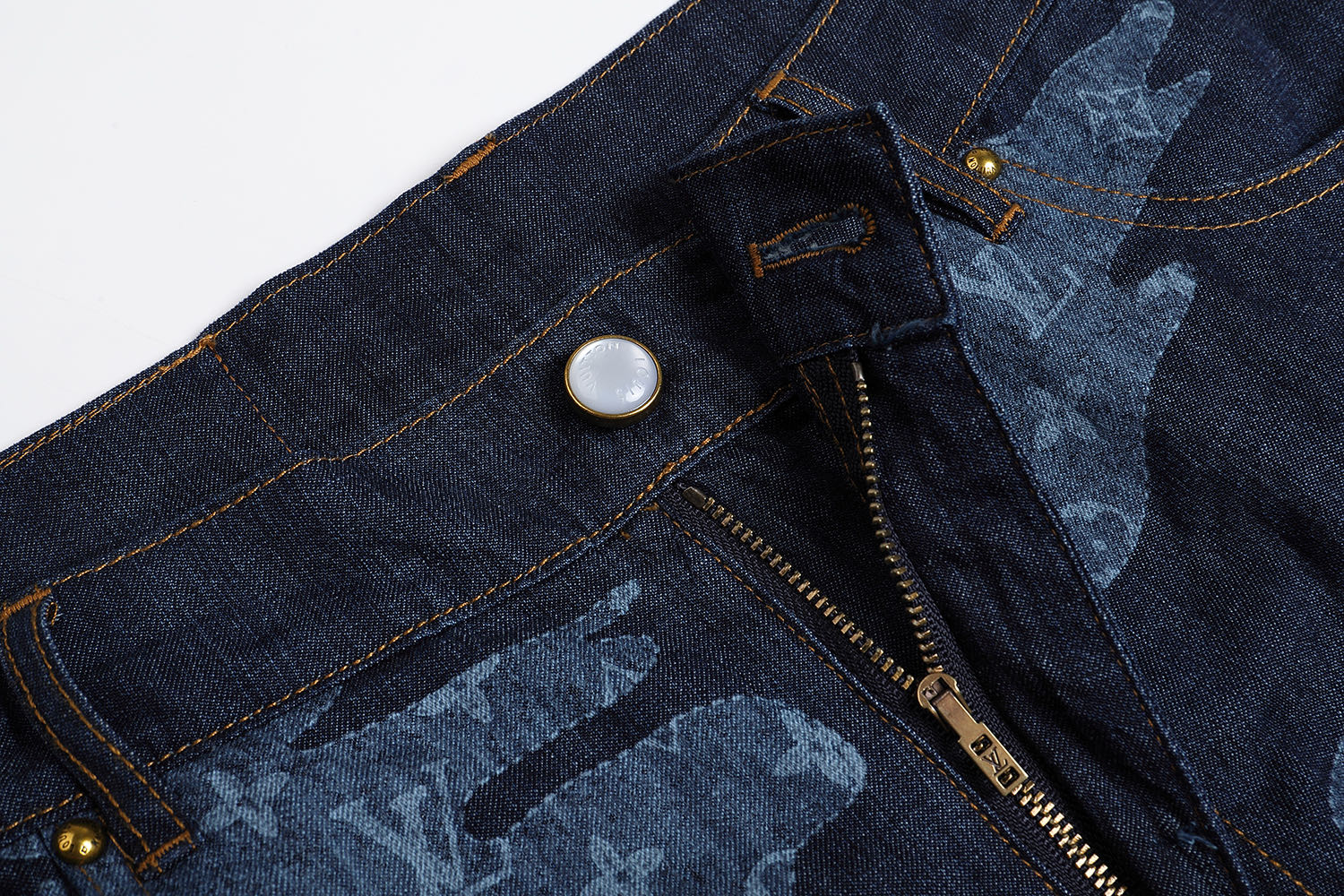 LOUIS VUITTON 路易威登 LV Nigo联名款 云朵青年布牛仔短裤 休闲裤 裤子 蓝色 A5 1AILU3