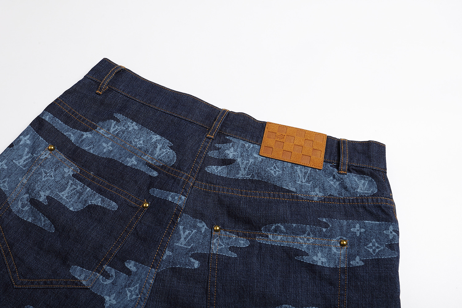 LOUIS VUITTON 路易威登 LV Nigo联名款 云朵青年布牛仔短裤 休闲裤 裤子 蓝色 A5 1AILU3