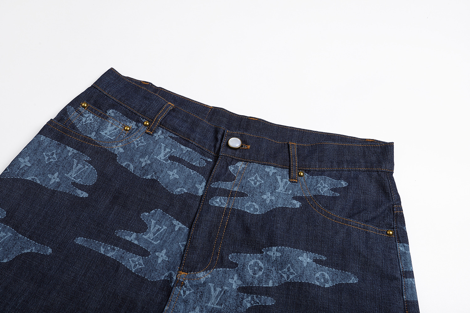 LOUIS VUITTON 路易威登 LV Nigo联名款 云朵青年布牛仔短裤 休闲裤 裤子 蓝色 A5 1AILU3