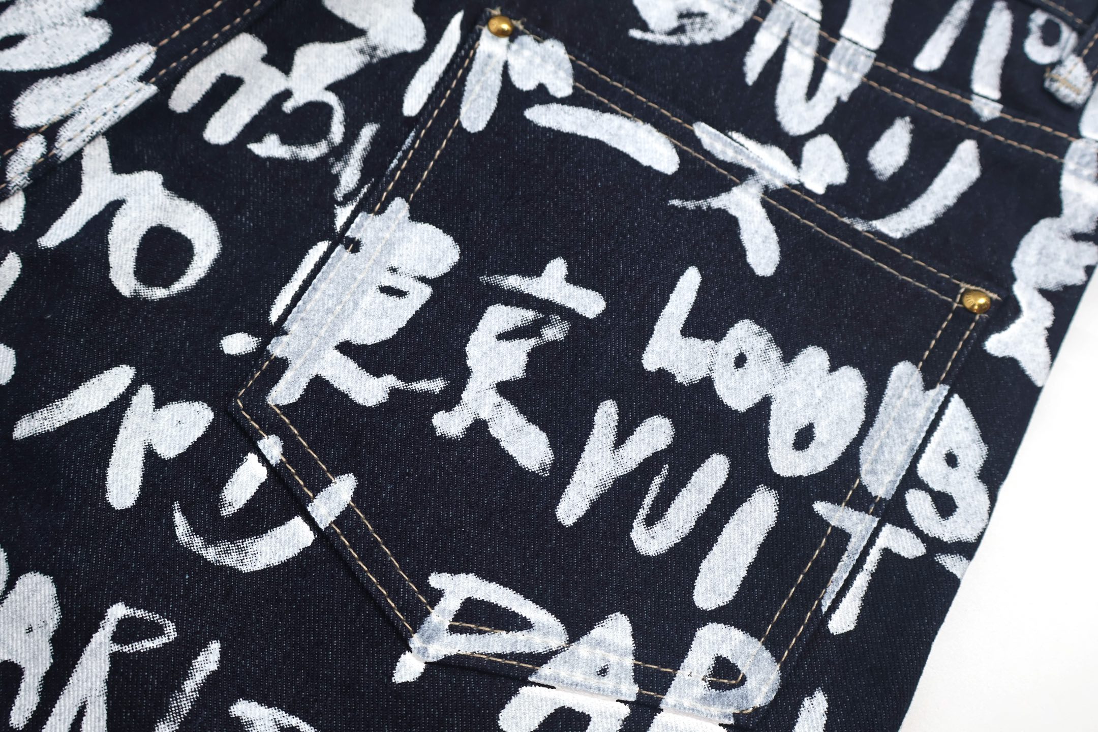 LOUIS VUITTON 路易威登 LV Nigo 联名款 涂鸦满印牛仔裤 裤子 长裤 B0 1AILSW