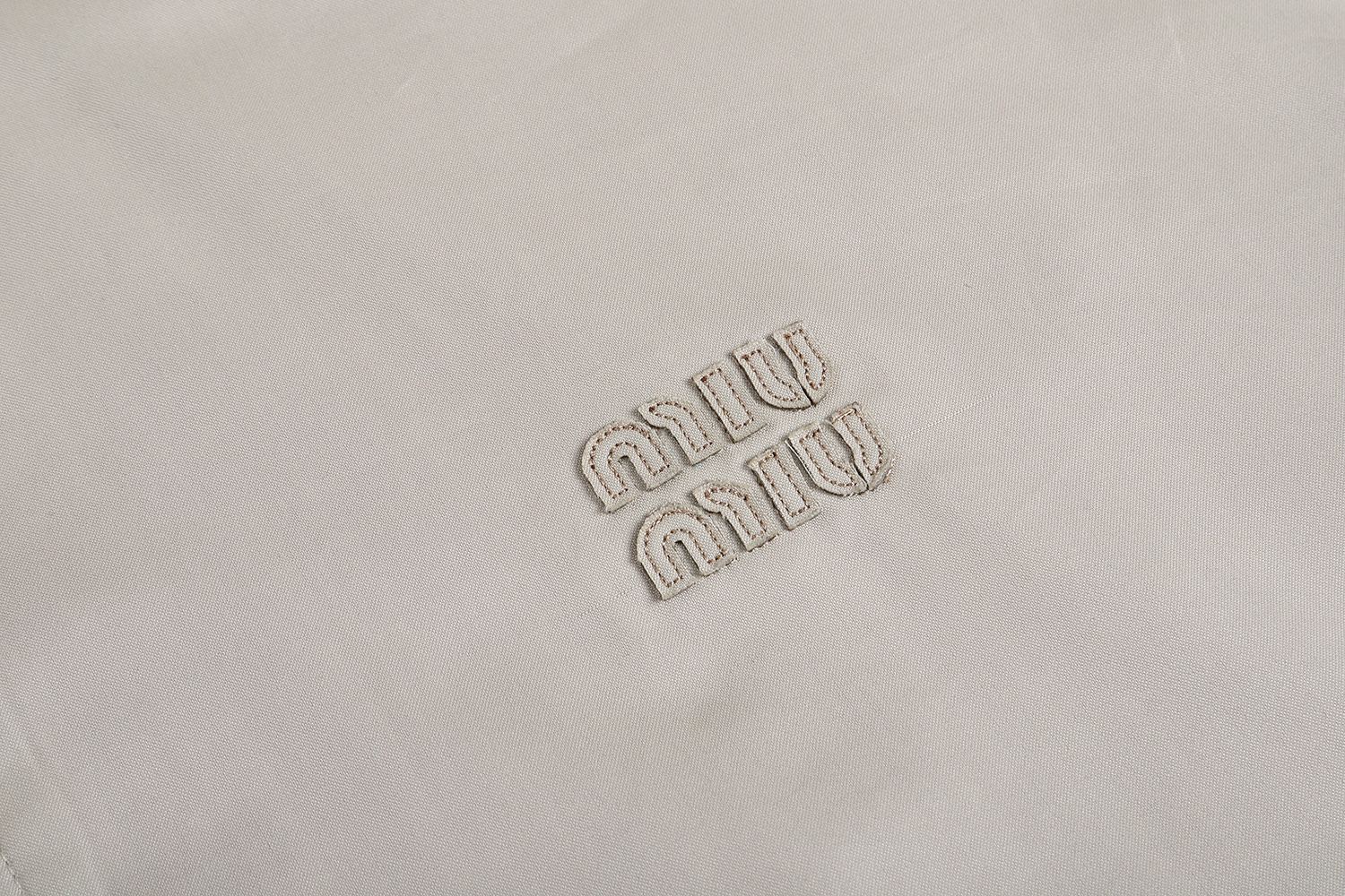 MIU MIU 缪缪 纯色logo徽标拉链立领夹克 外套 长袖 石灰色 B0 ML1267-17HM-F0A08-S-OOO