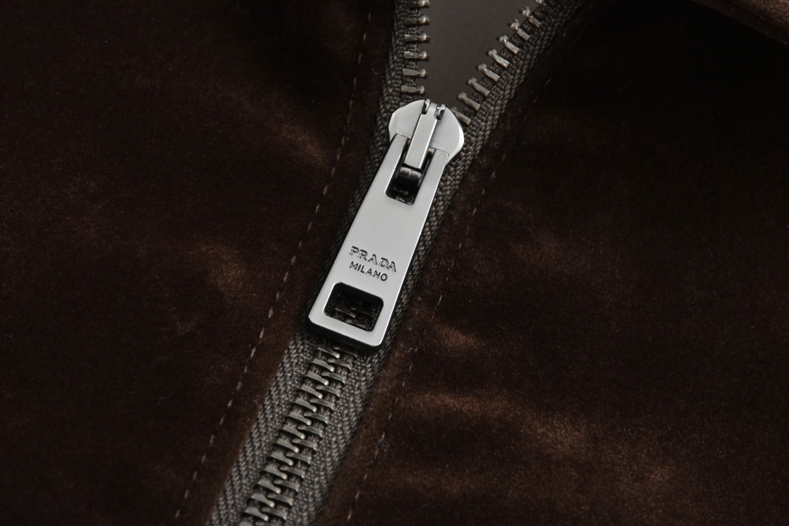 PRADA 普拉达 三角标天鹅绒拉链夹克 长袖 外套 黑色 咖啡色 C0 SGB999S22110DY-F0002