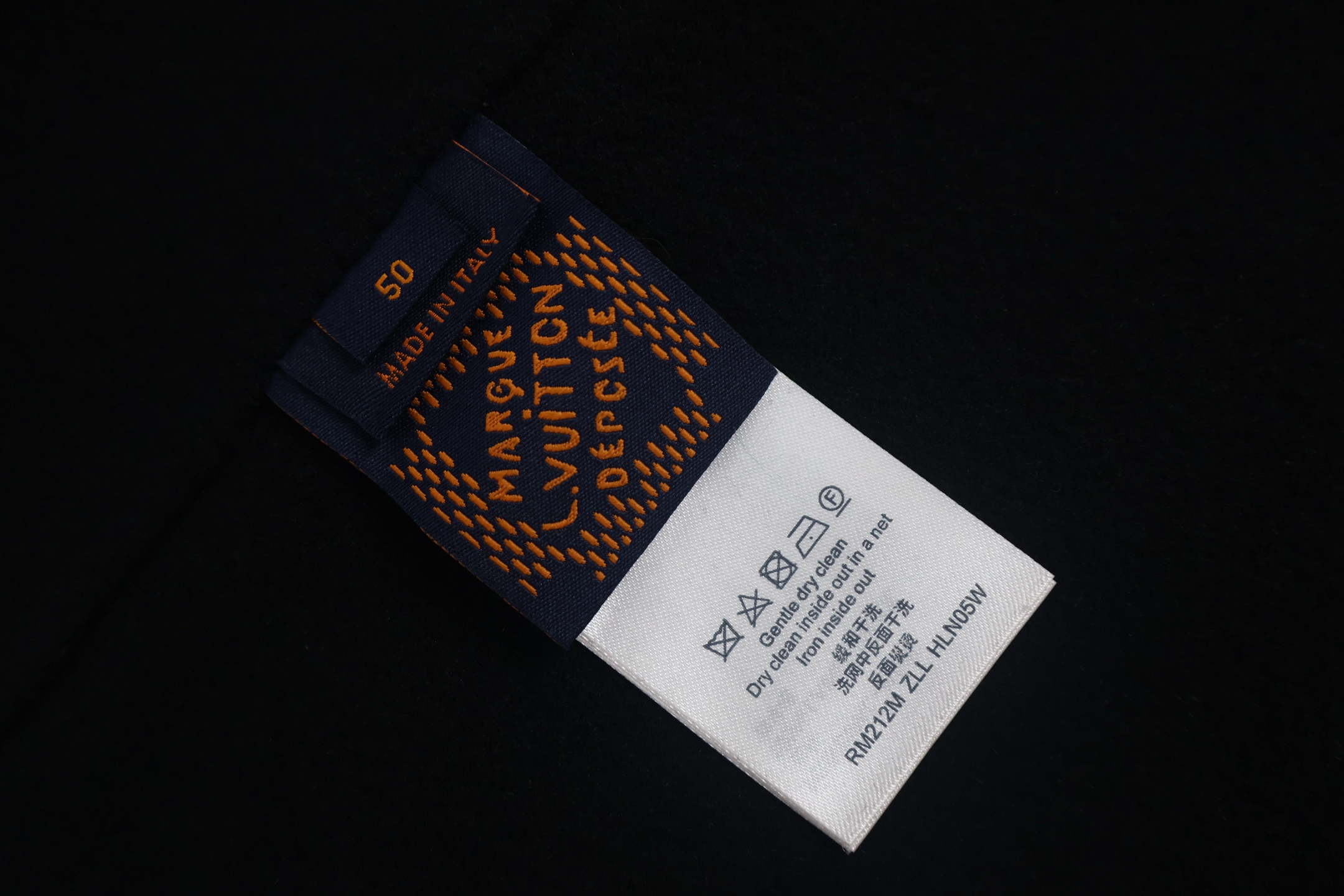 LOUIS VUITTON 路易威登 菲董联名 珍珠扣羊毛毛呢无领 外套 夹克  黑色 C0 1AFIGZ