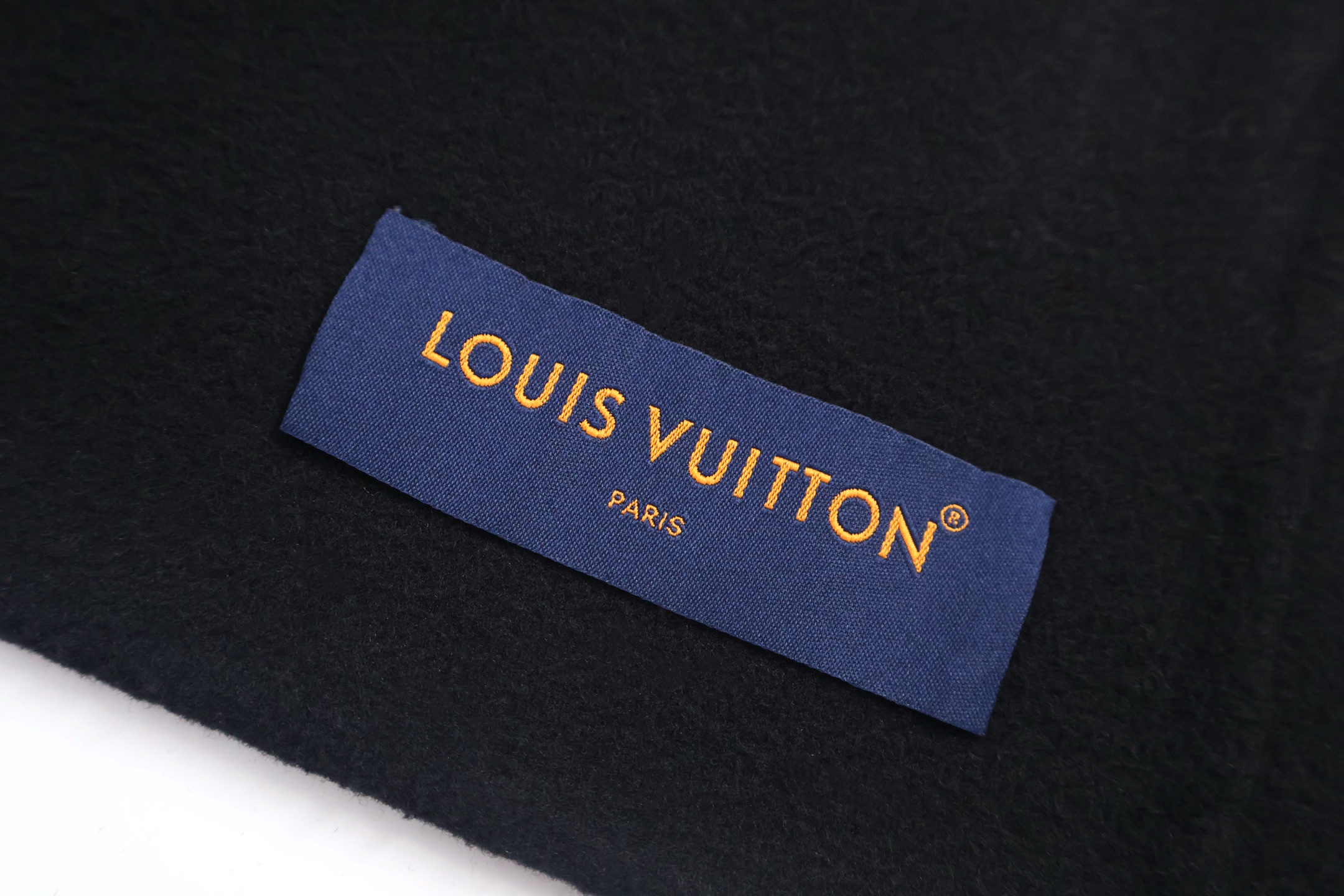 LOUIS VUITTON 路易威登 菲董联名 珍珠扣羊毛毛呢无领 外套 夹克  黑色 C0 1AFIGZ