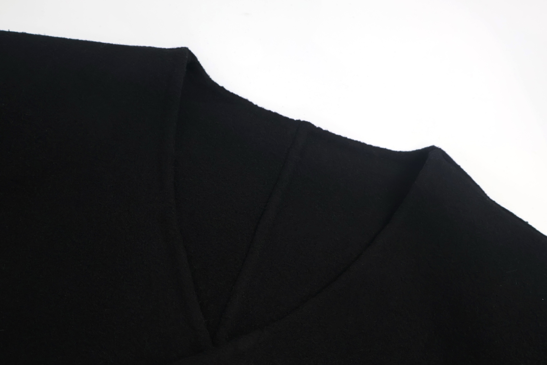 LOUIS VUITTON 路易威登 菲董联名 珍珠扣羊毛毛呢无领 外套 夹克  黑色 C0 1AFIGZ