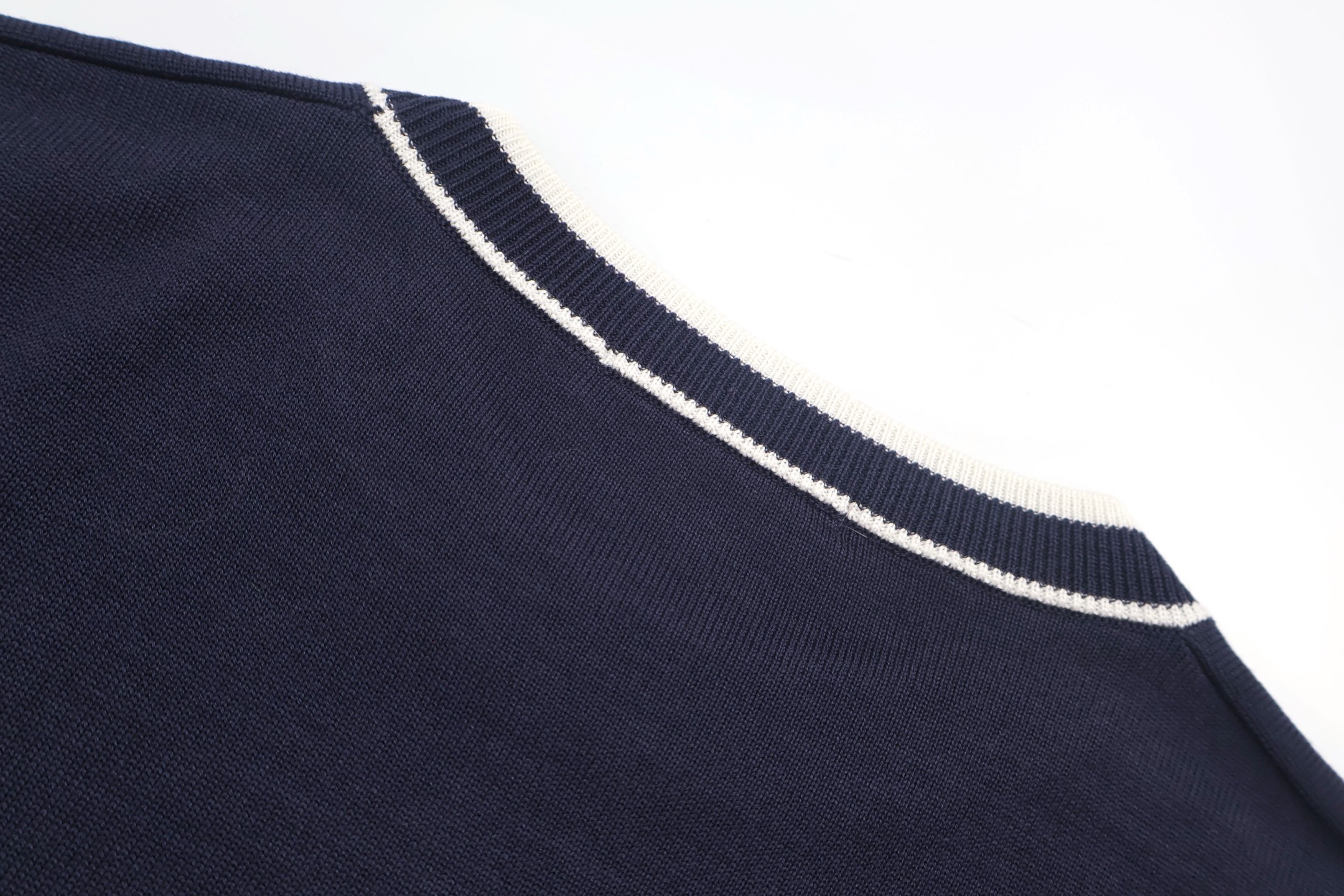 Moncler 蒙口 拼色肩羊毛毛衣 秋冬 外套 藏蓝色 黑色 A5