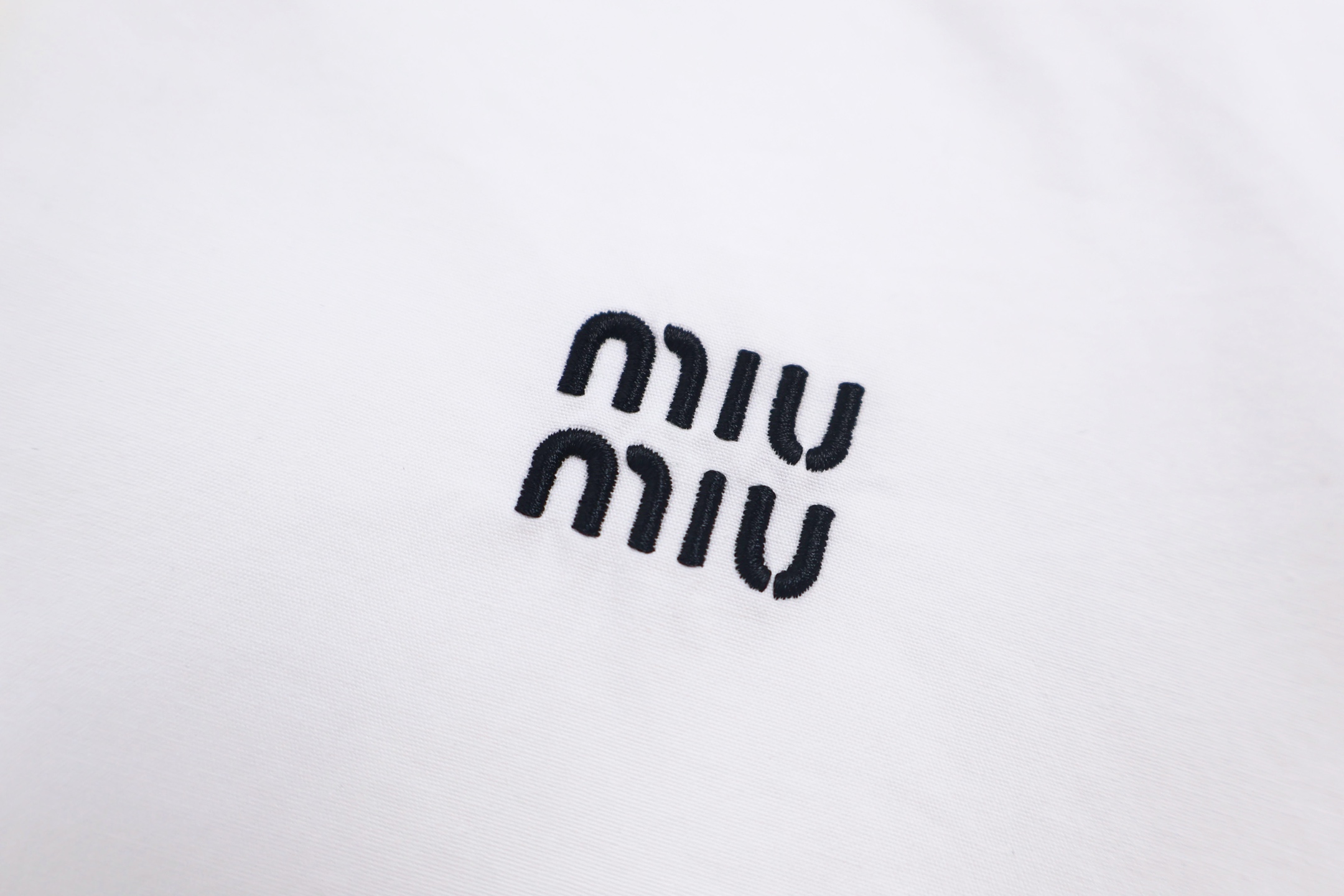 MIU MIU 缪缪 刺绣字母黑logo衬衫 外套 长袖 白色 A5 