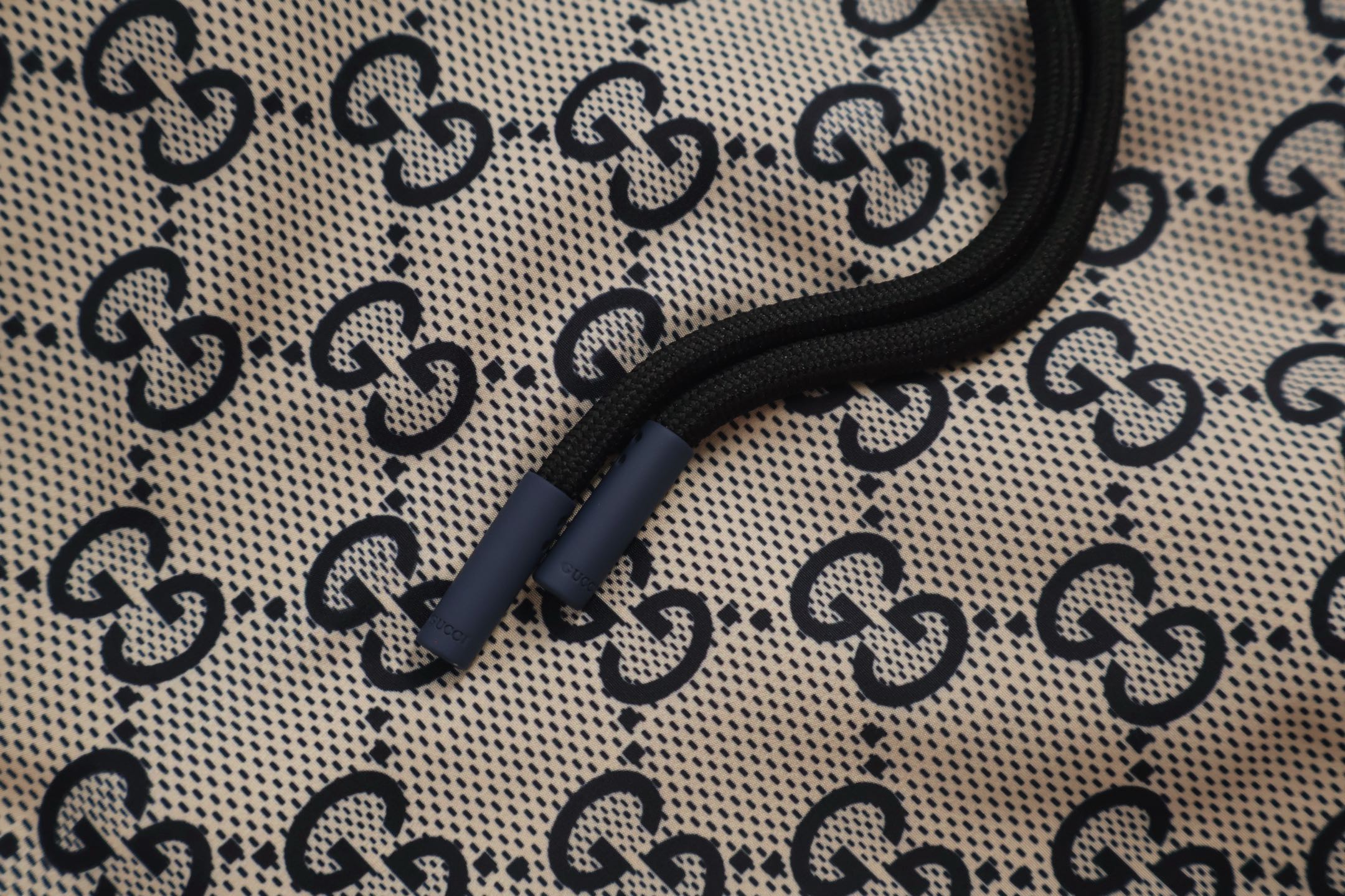 GUGGI 古驰 黑边双G沙滩短裤 裤子 五分裤 米色 A5 815603-XHAJ4-2108