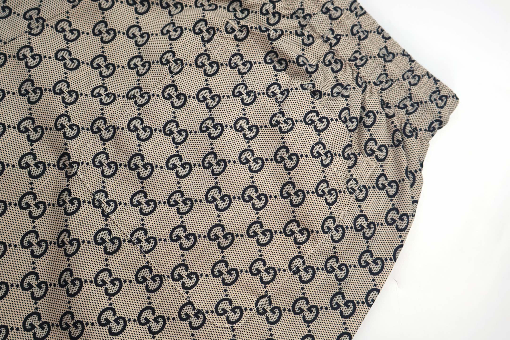 GUGGI 古驰 黑边双G沙滩短裤 裤子 五分裤 米色 A5 815603-XHAJ4-2108