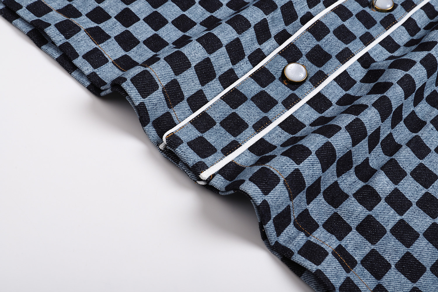 LOUIS VUITTON 路易威登 LV Nigo 联名款 棋盘格V领牛仔棒球衫 牛仔衬衫 短袖 外套 B0 1AIMJG