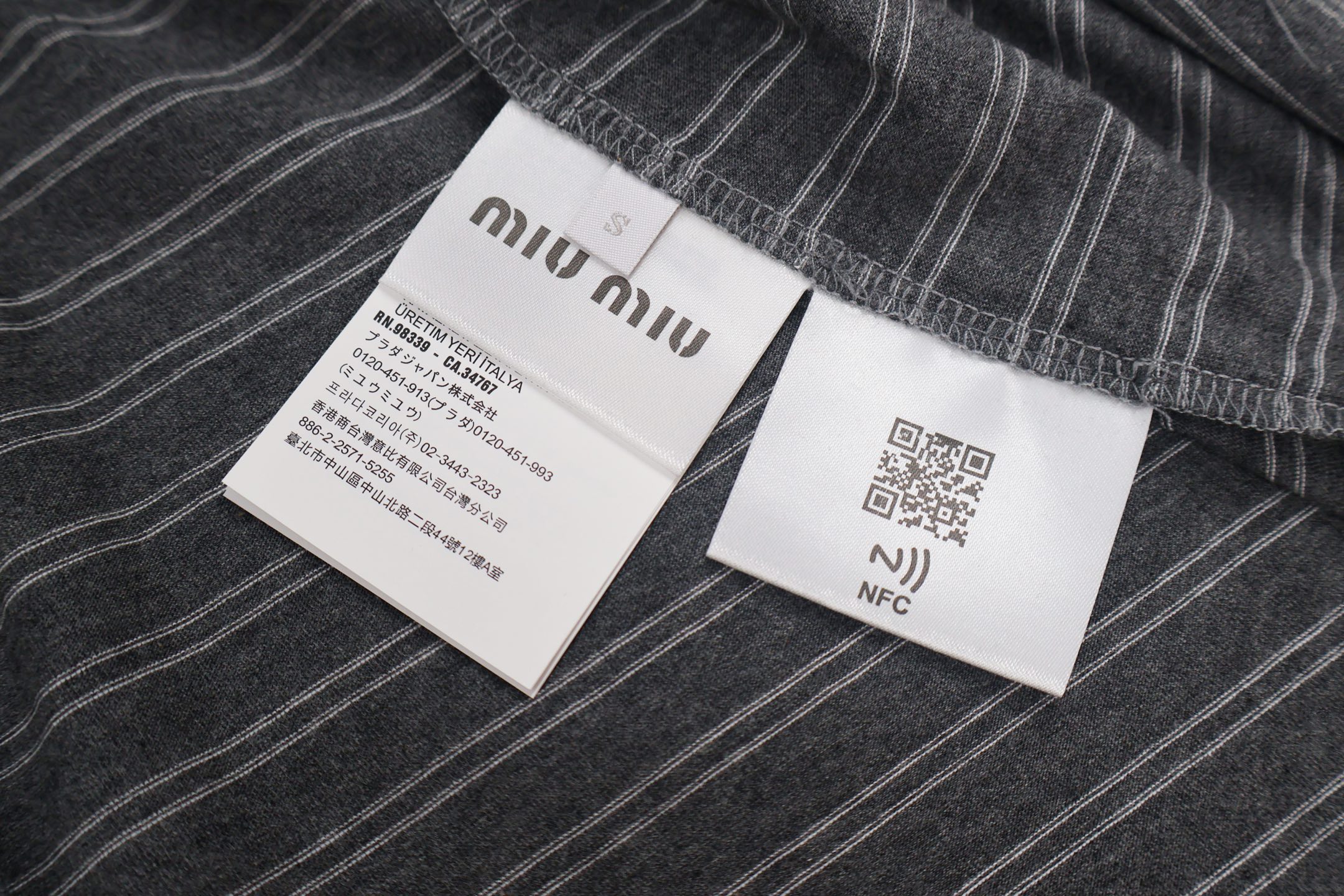 MIU MIU 缪缪 条纹刺绣logo Polo衫 长袖 灰色 A5 MJL015-14RT-F0I13