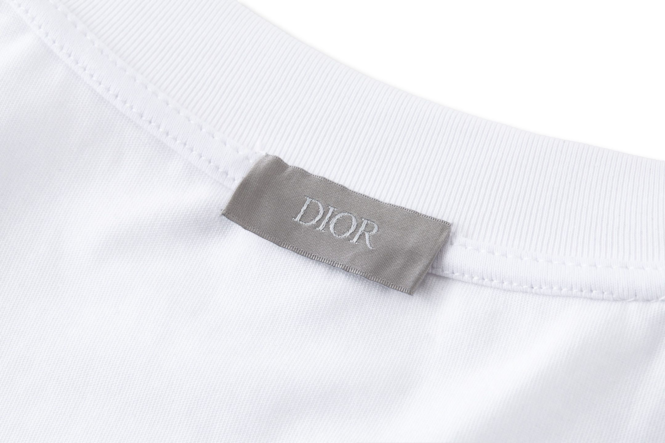 DIOR 迪奥 胸标纯棉打底衫 T恤 长袖 白色 黑色 A2 543J609A0847-C001