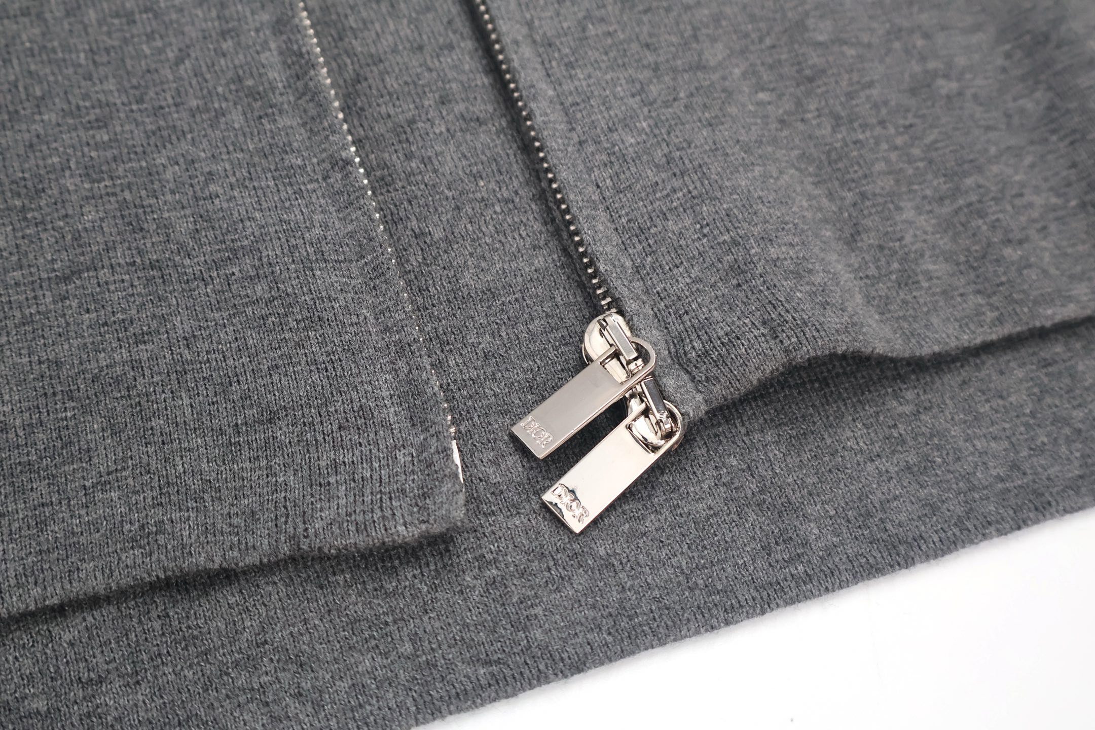 DIOR 迪奥 胸标拉链羊毛毛衣 秋冬 长袖 灰色 黑色 B0 513M221A2000-C898