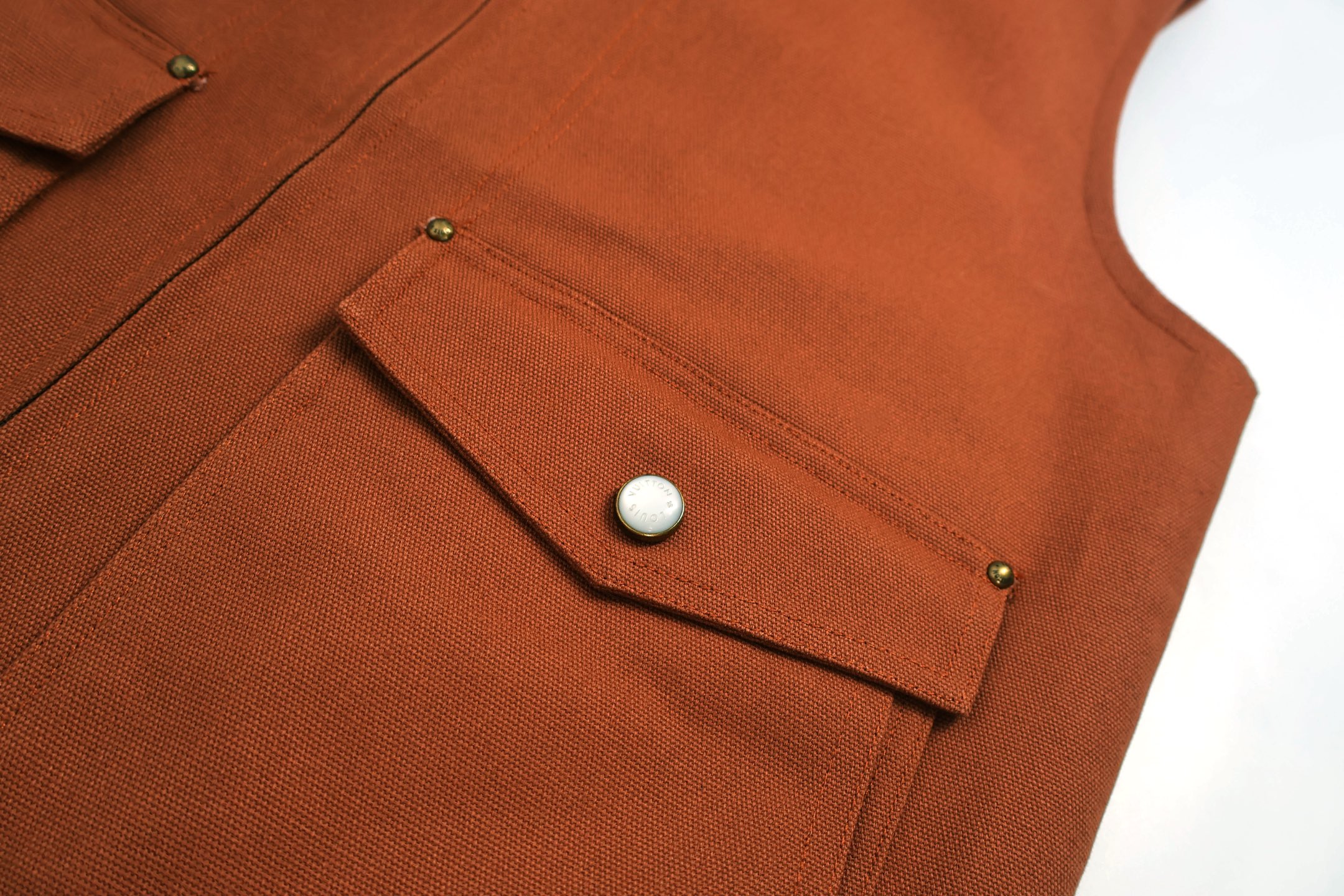 LOUIS VUITTON 路易威登 Nigo 联名款 人像印花马甲 背心 外套 B0 1AILW9