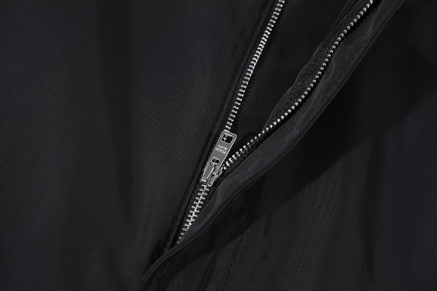 PRADA 普拉达 金属徽标工装裤 休闲裤 裤子 长裤 黑色 B0