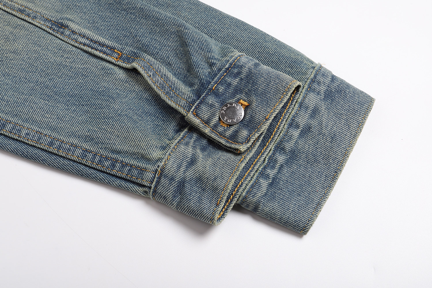 PRADA 普拉达 无领做旧牛仔外套 夹克 长袖 蓝色 黑色 C0 GEB229-12K1-F0V3N-S-231