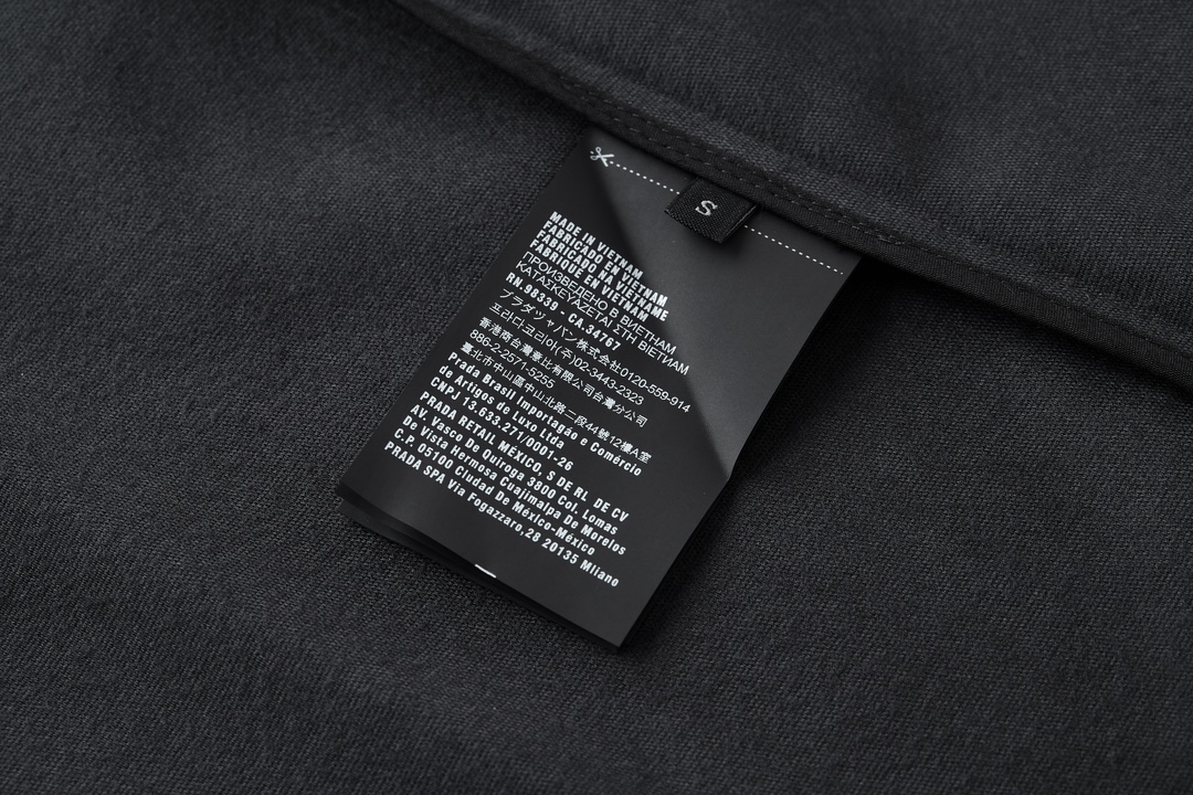 PRADA 普拉达 三角标 小羊皮衬衫 皮衣 外套 长袖 黑色 C0 UPC199-1WDV-F0002-S-231