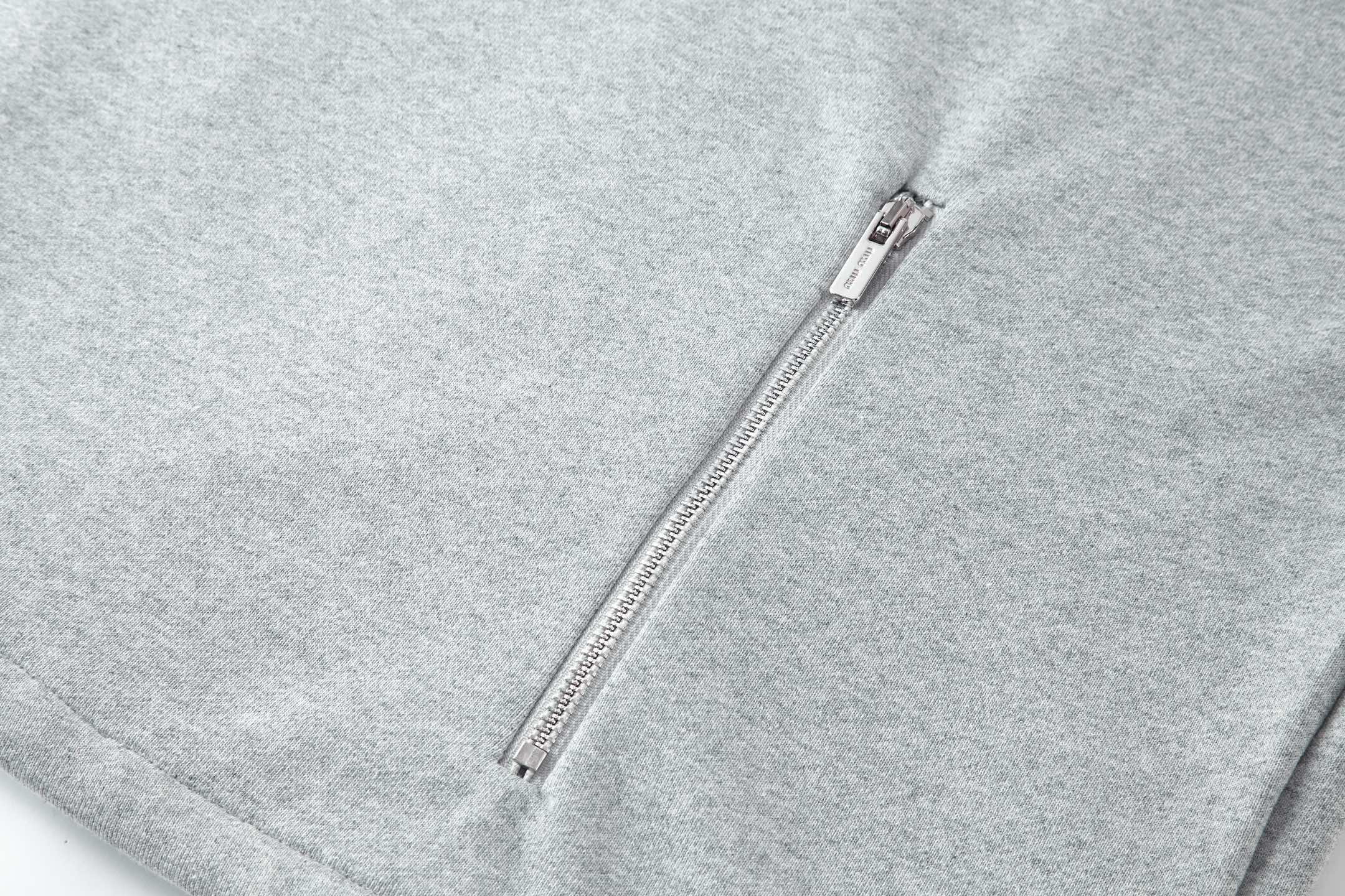 MIU MIU 缪缪 半拉链卫衣 外套 长袖 黑色 灰色 B0 MJL043-13UK-F0002-S-OOO