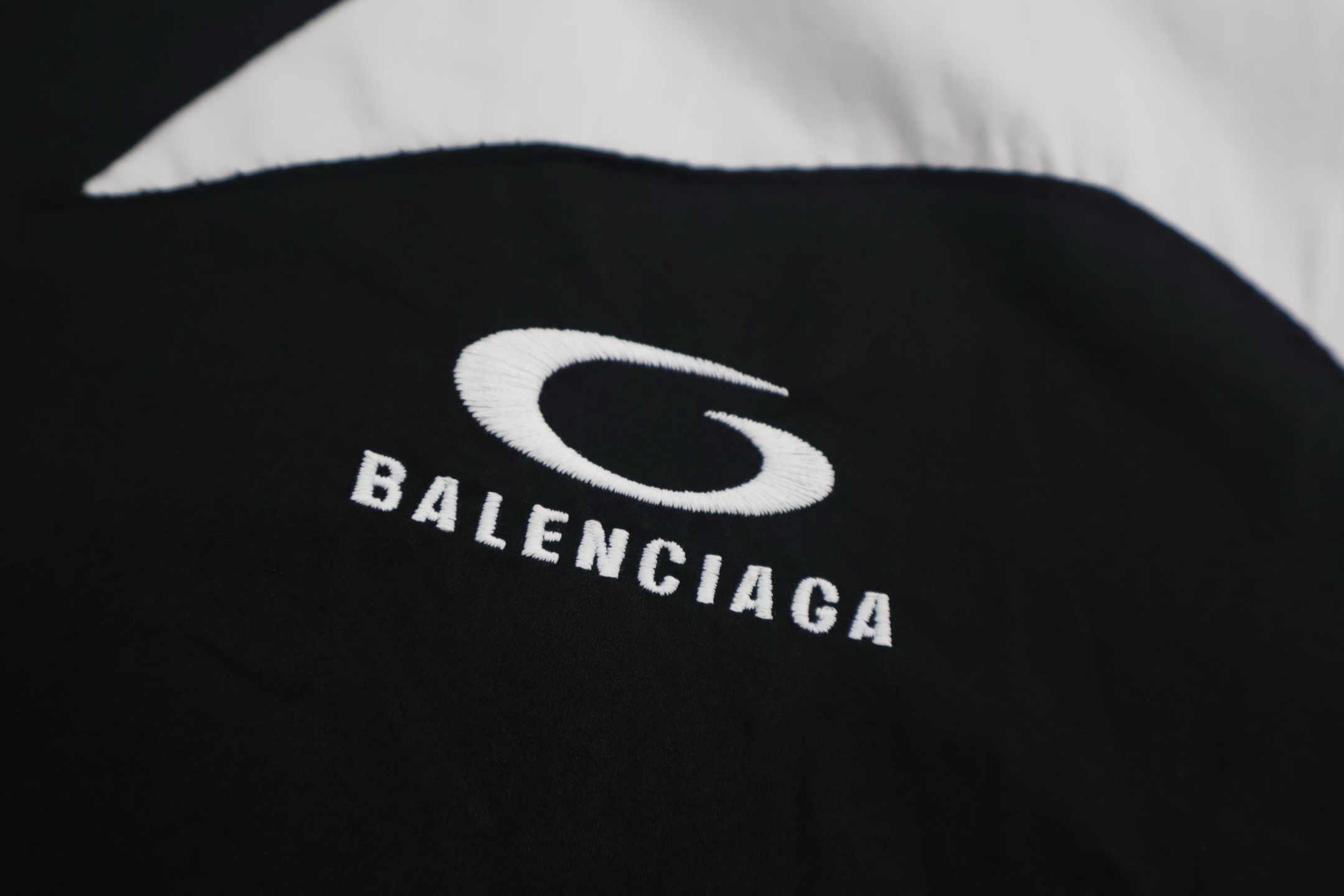 Balenciaga 巴黎世家 大圆环拉链立领冲锋衣 夹克 外套 长袖 秋冬 黑色 B5 839092TSM021000